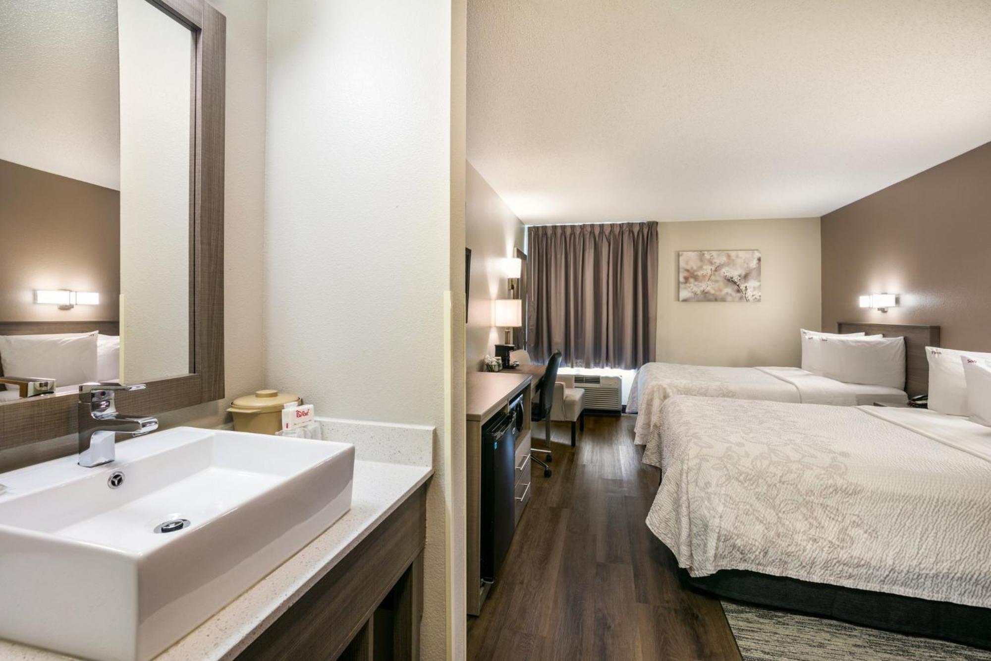 Deluxe Room Two Double Beds Smoke