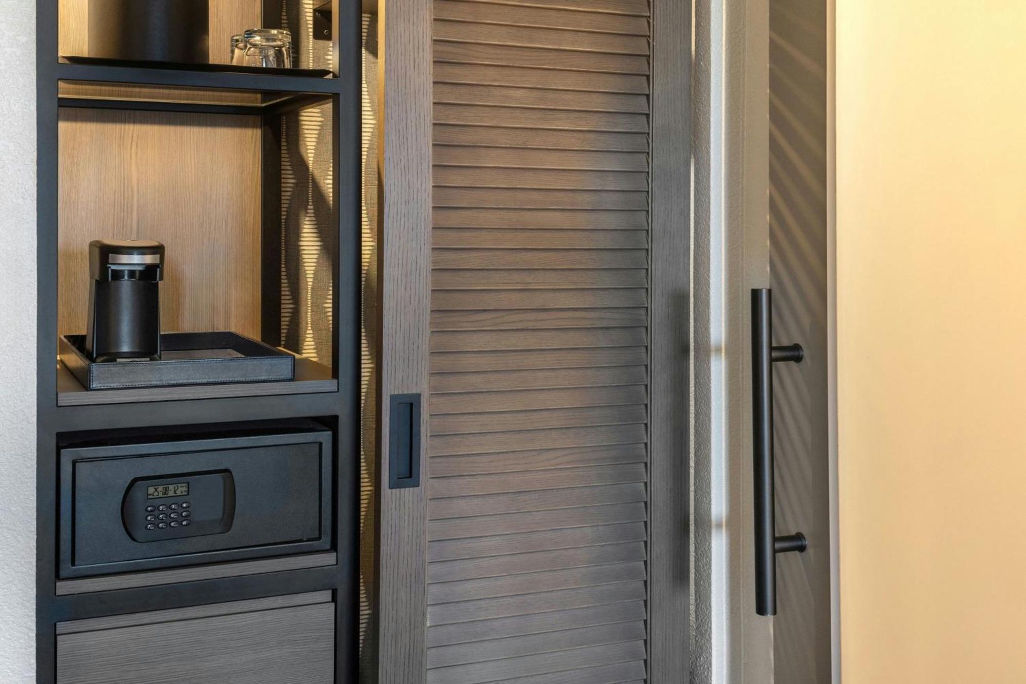 Traditional King Room Hearing Accessible
