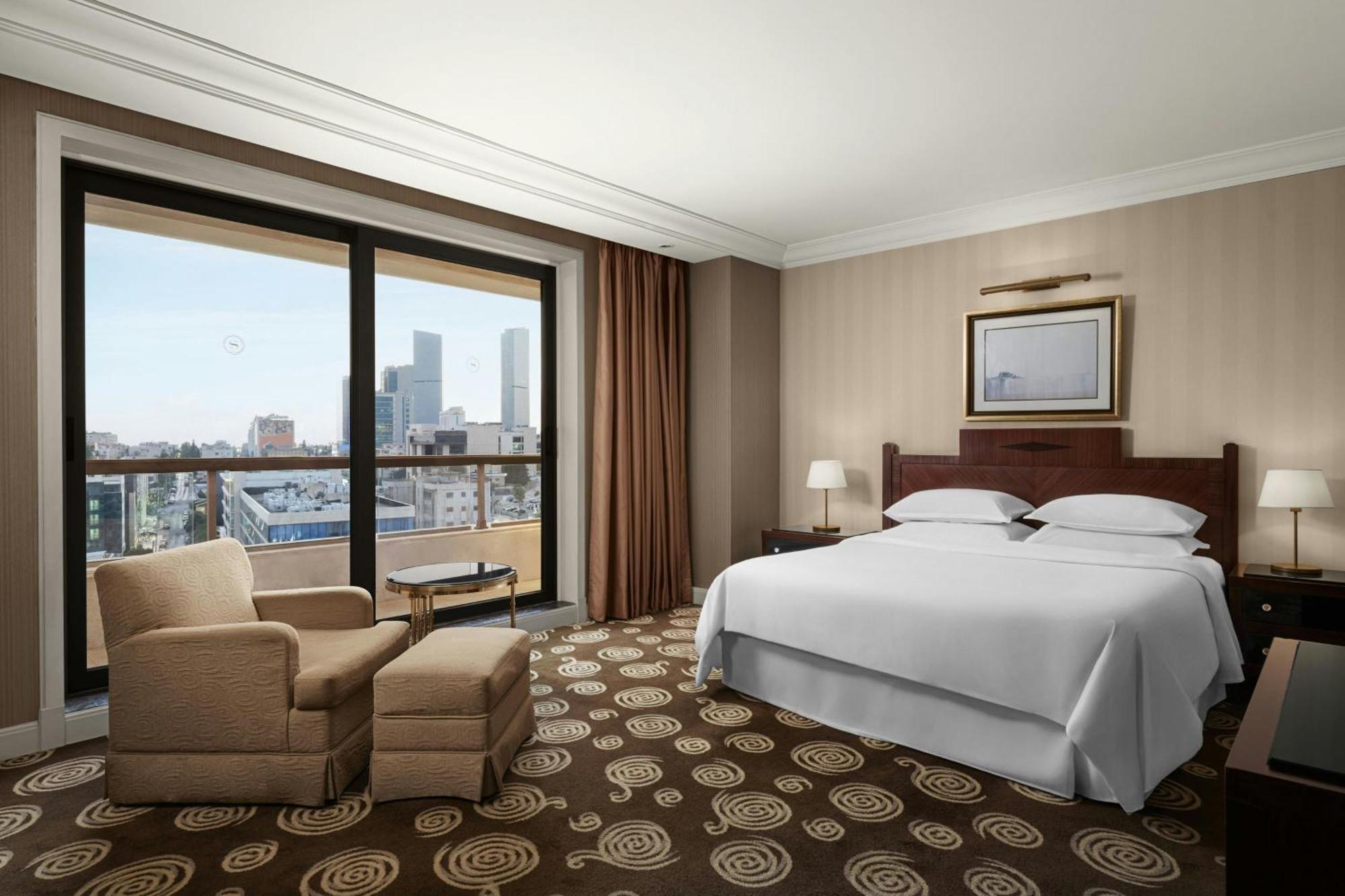 Club King Bed Club lounge access Guest room 1 King