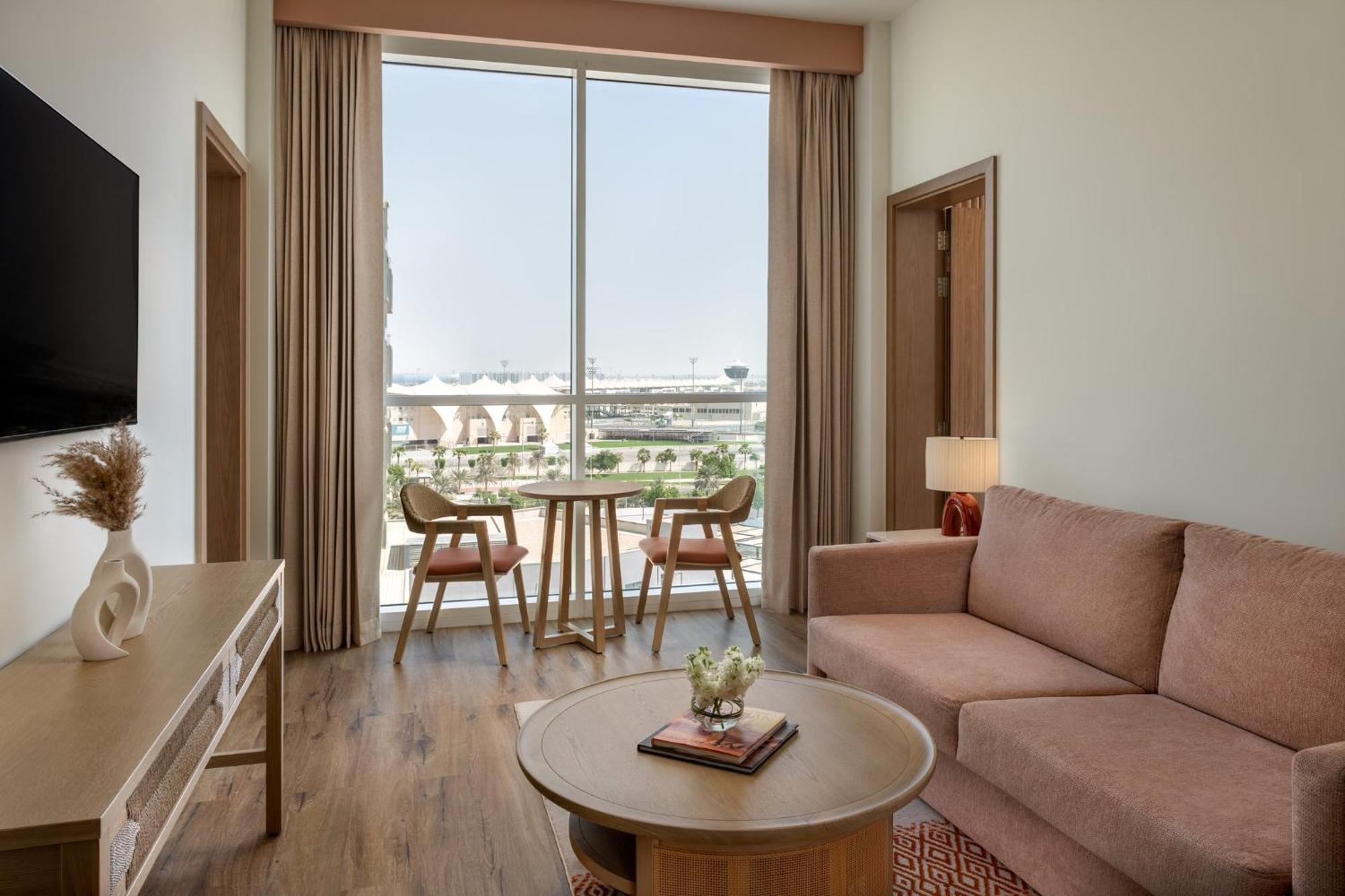Two-Bedroom Suite Plaza View Theme Park Access