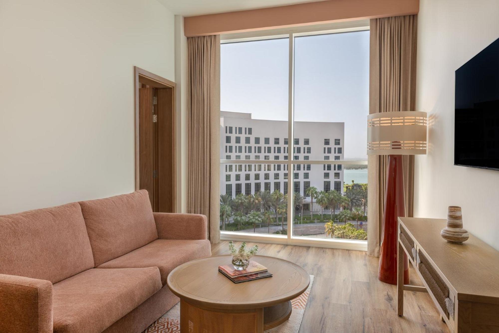 Family Queen Suite Plaza View Theme Park Access