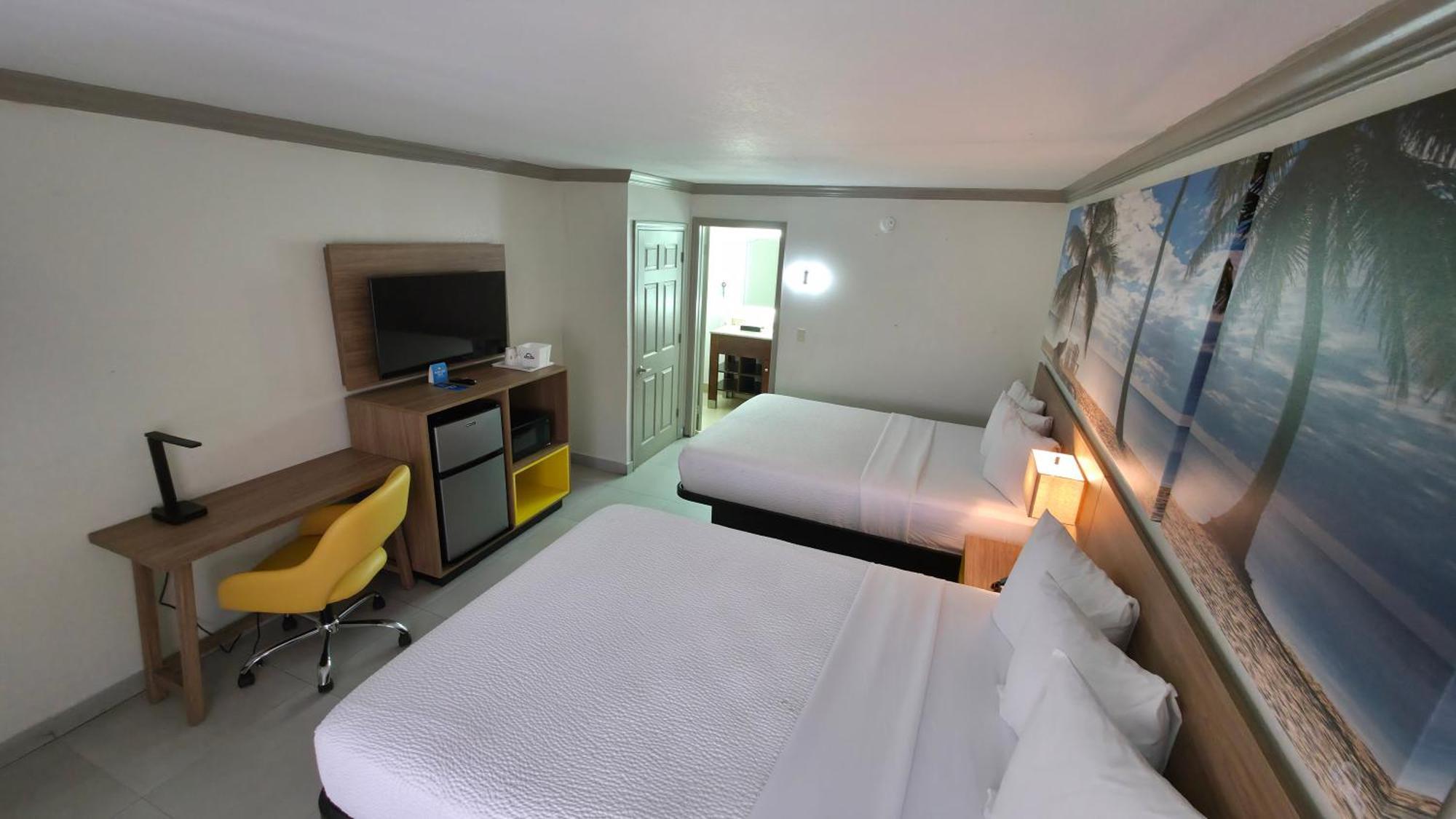 Queen Room Two Queen Beds Non-Smoking