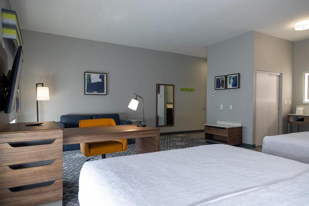 Studio Suite with Two Queen Beds and Sofa Bed - Non-Smoking