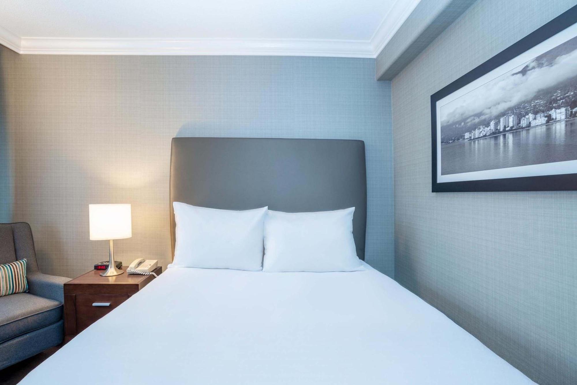 Standard Room 1 Queen Bed