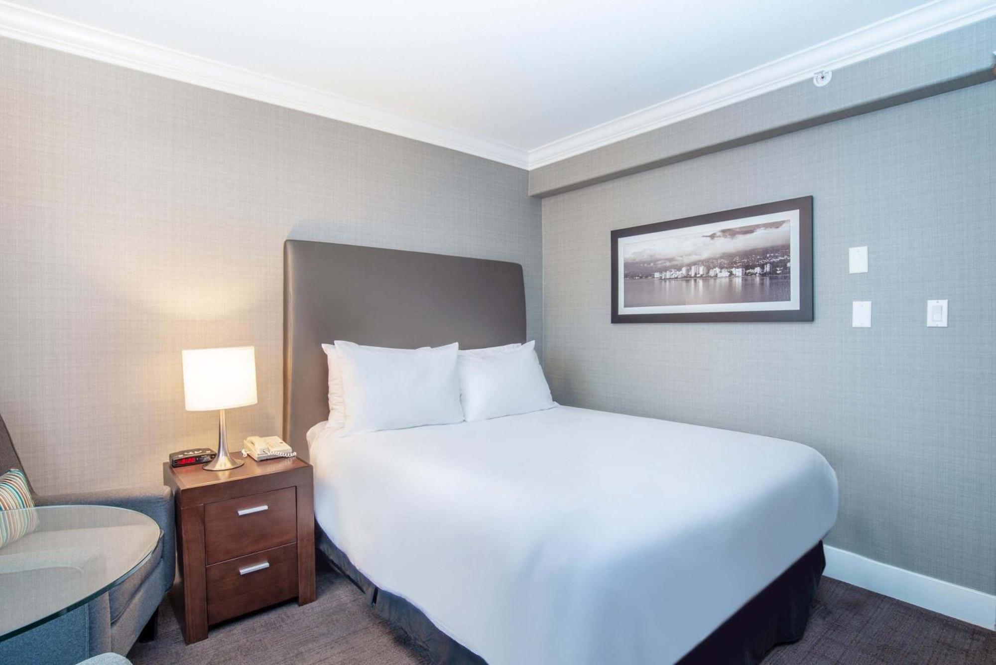 Standard Room 1 Queen Bed