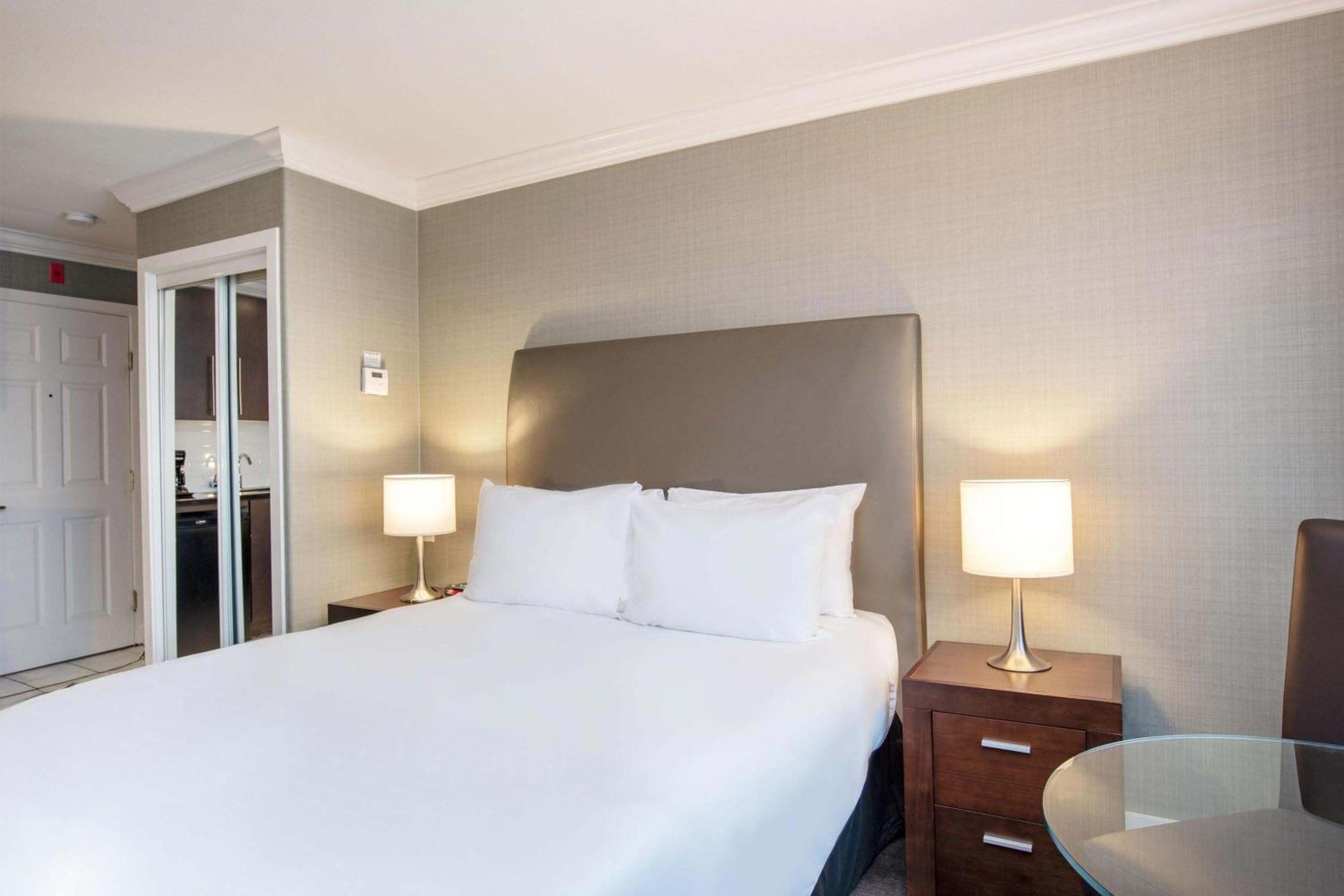 Studio Suite 1 Queen Bed Kitchenette