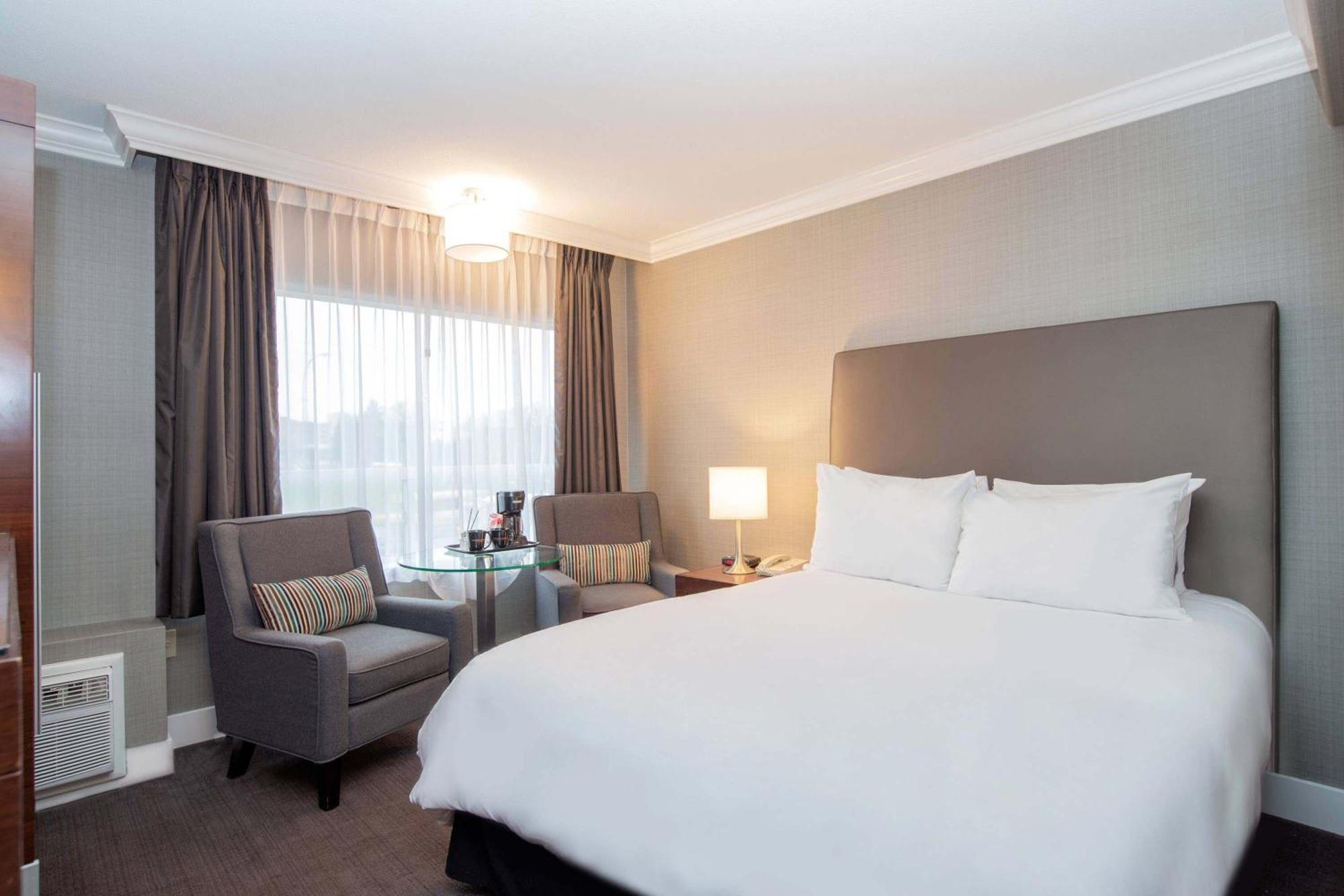 Standard Room 1 Queen Bed