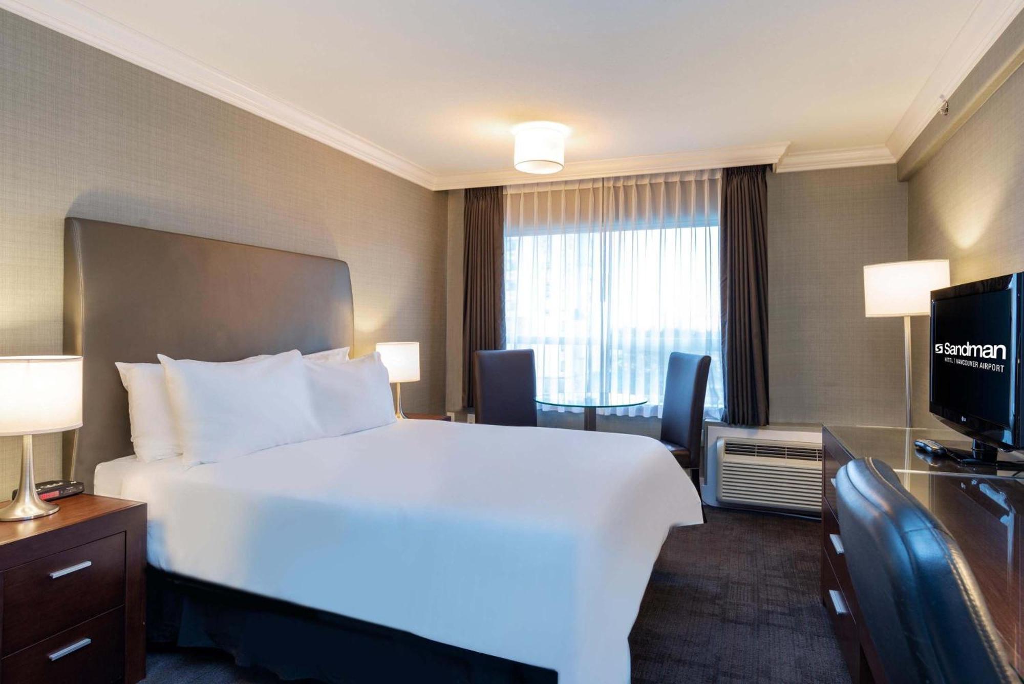 Studio Suite 1 Queen Bed Kitchenette
