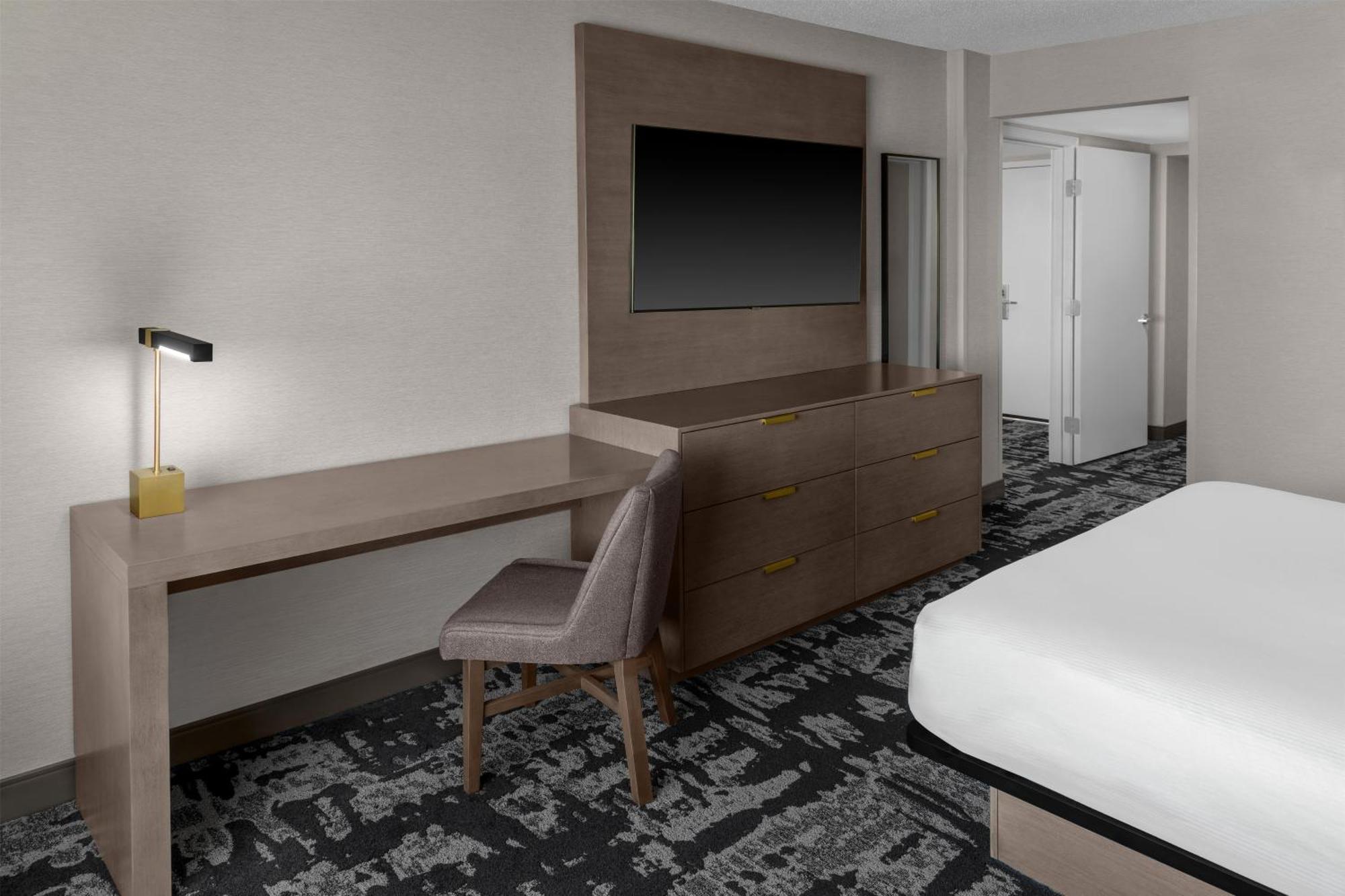 Junior King Suite Non-Smoking