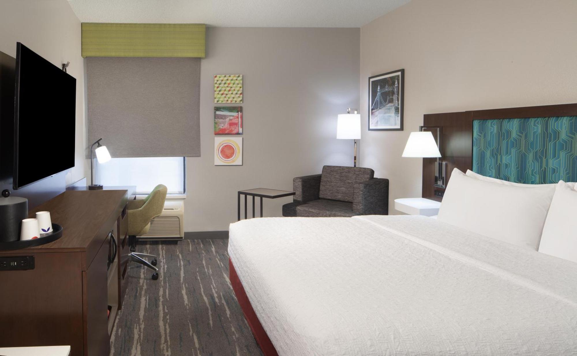 King Room with King Bed - Non-Smoking