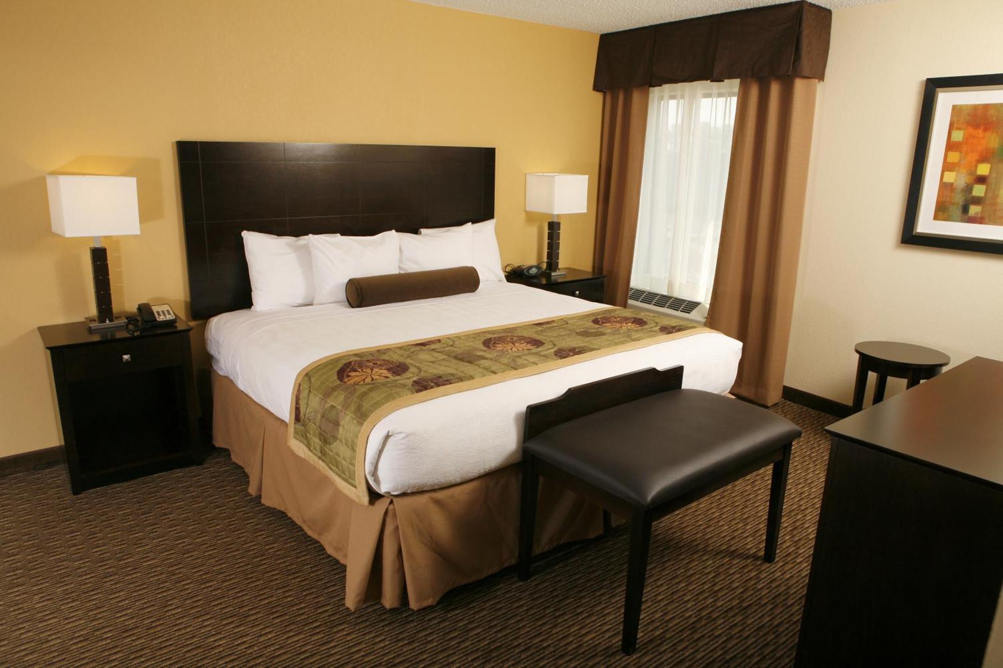 King Room Bath Tub Mobility Accessible or Non-Smoking
