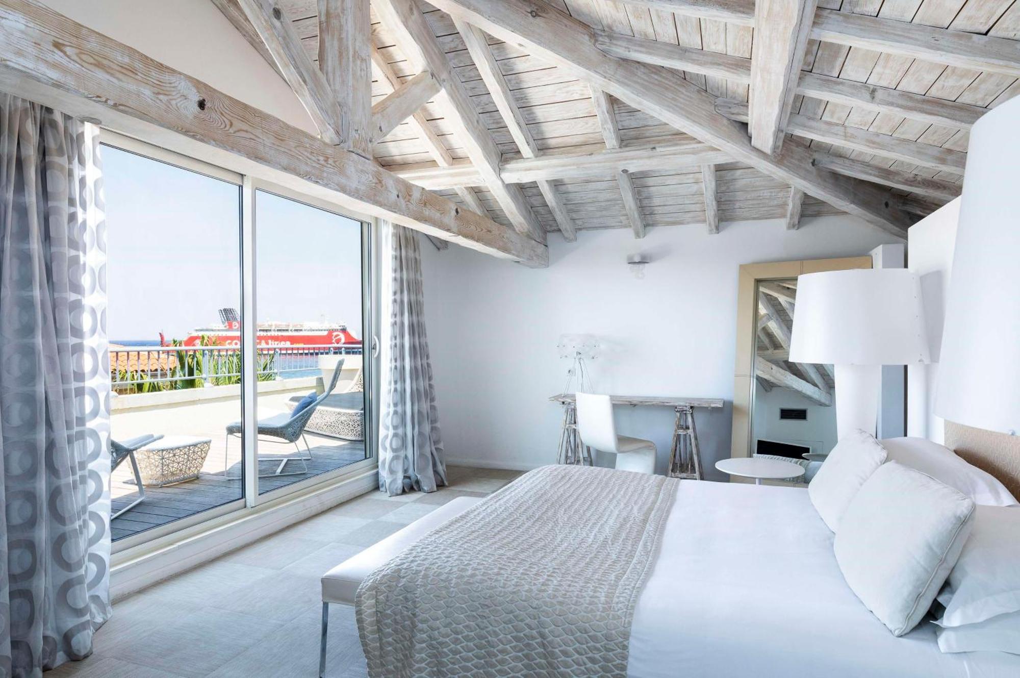 Deluxe King Room Panoramic View
