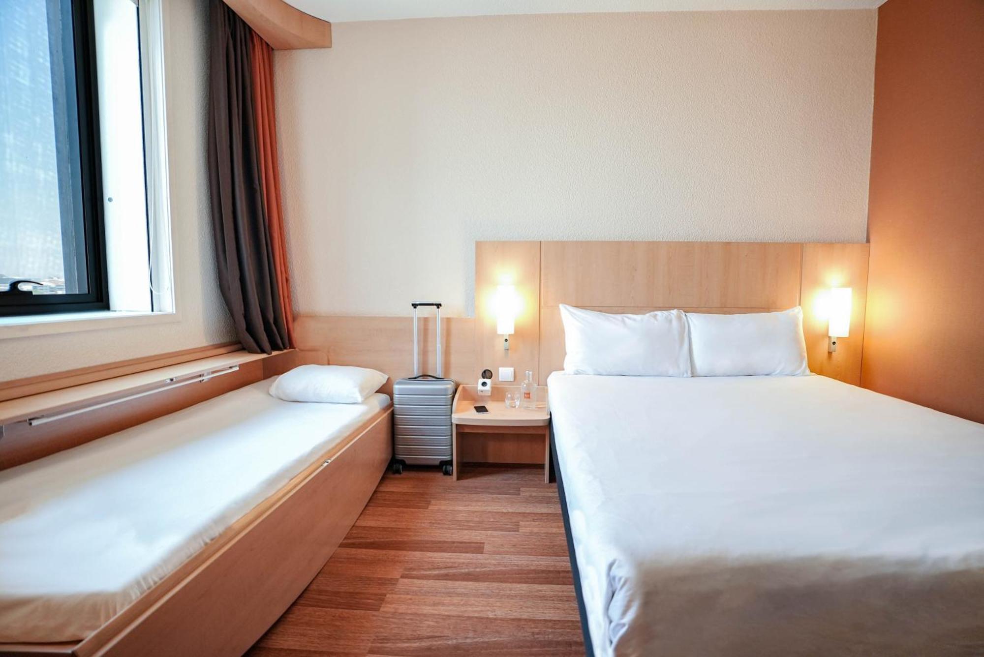 Standard Room One Double One Single Bed Non-Smoking