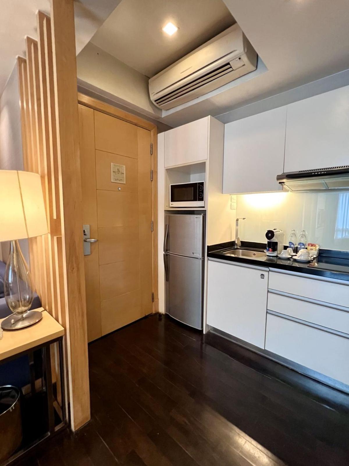 Deluxe One Bedroom Suite City View
