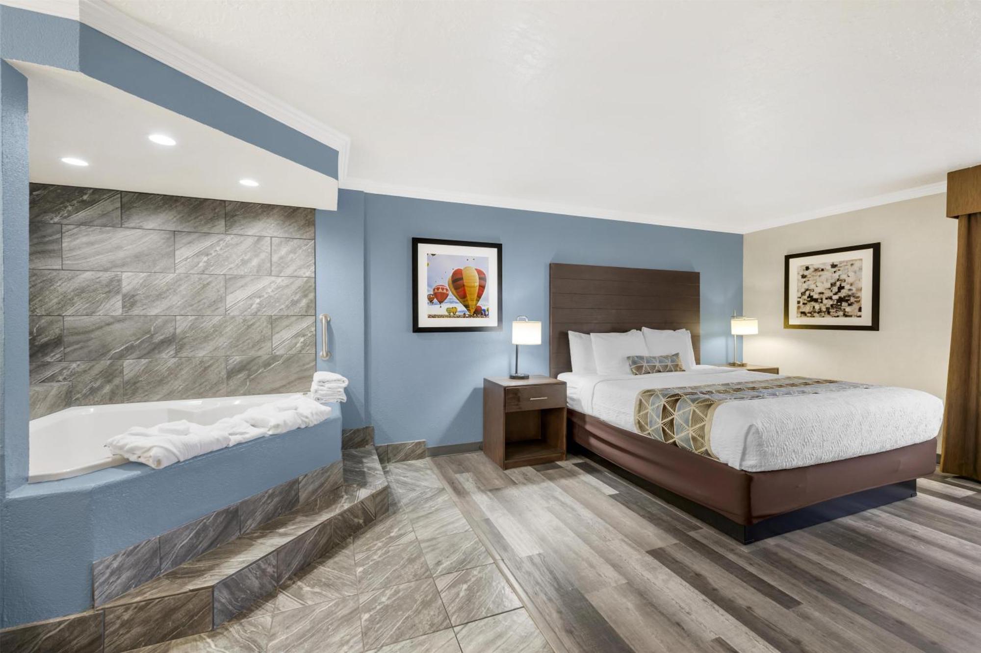 One-Bedroom King Suite Spa Bath Non Smoking