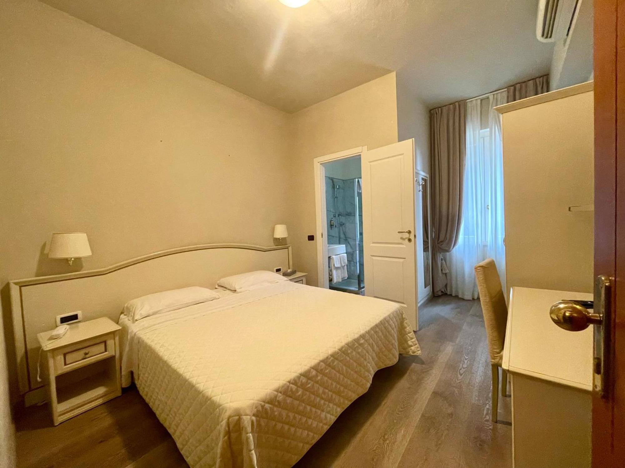 Double or Twin Room Side Sea View