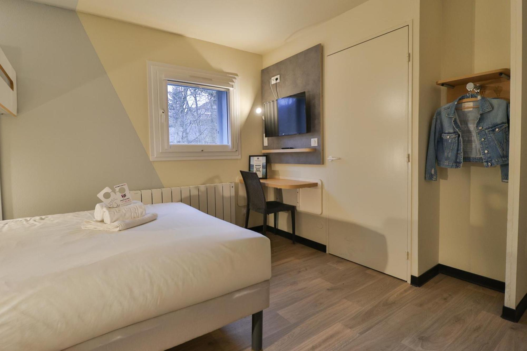 Triple Room One Double Bed One Bunk Bed
