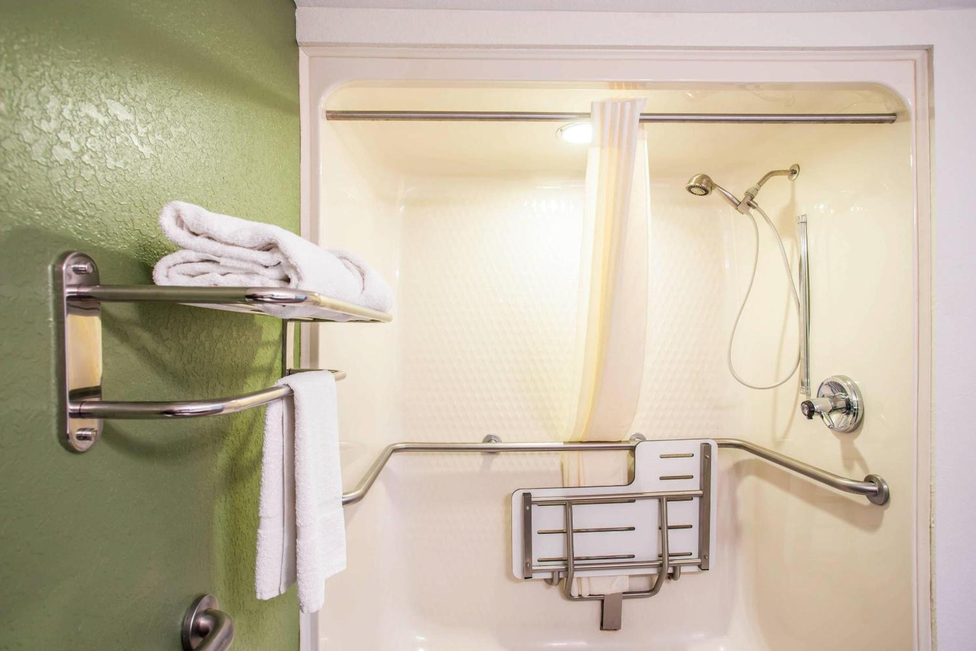 Queen Room Roll Shower Accessible or Non-Smoking