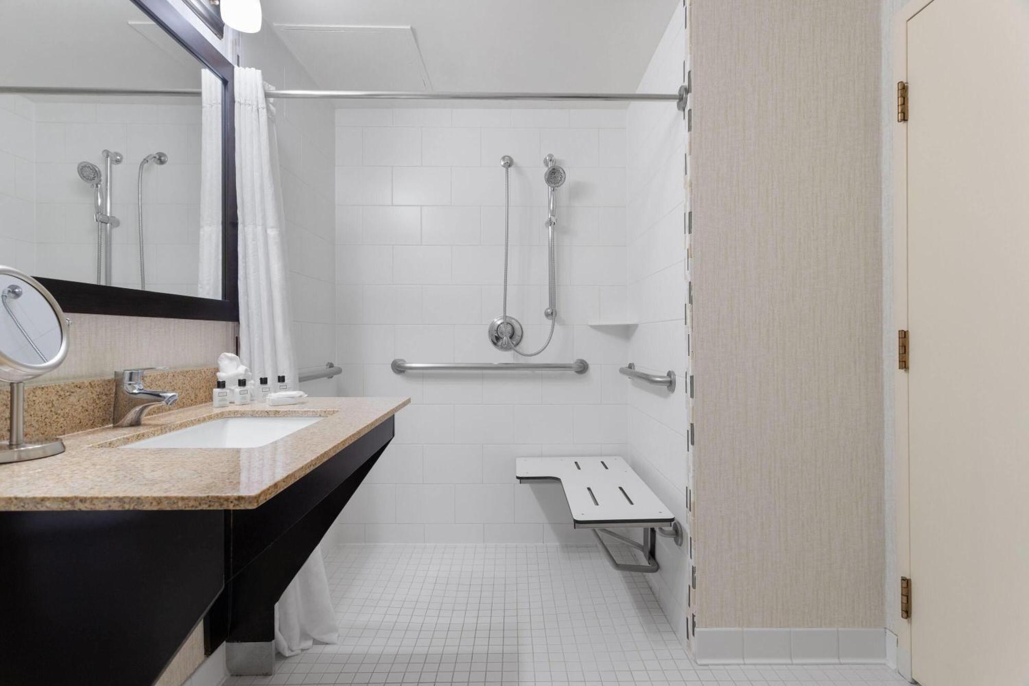 One-Bedroom King Suite with Roll In Shower - Mobility Accessible/Non-Smoking