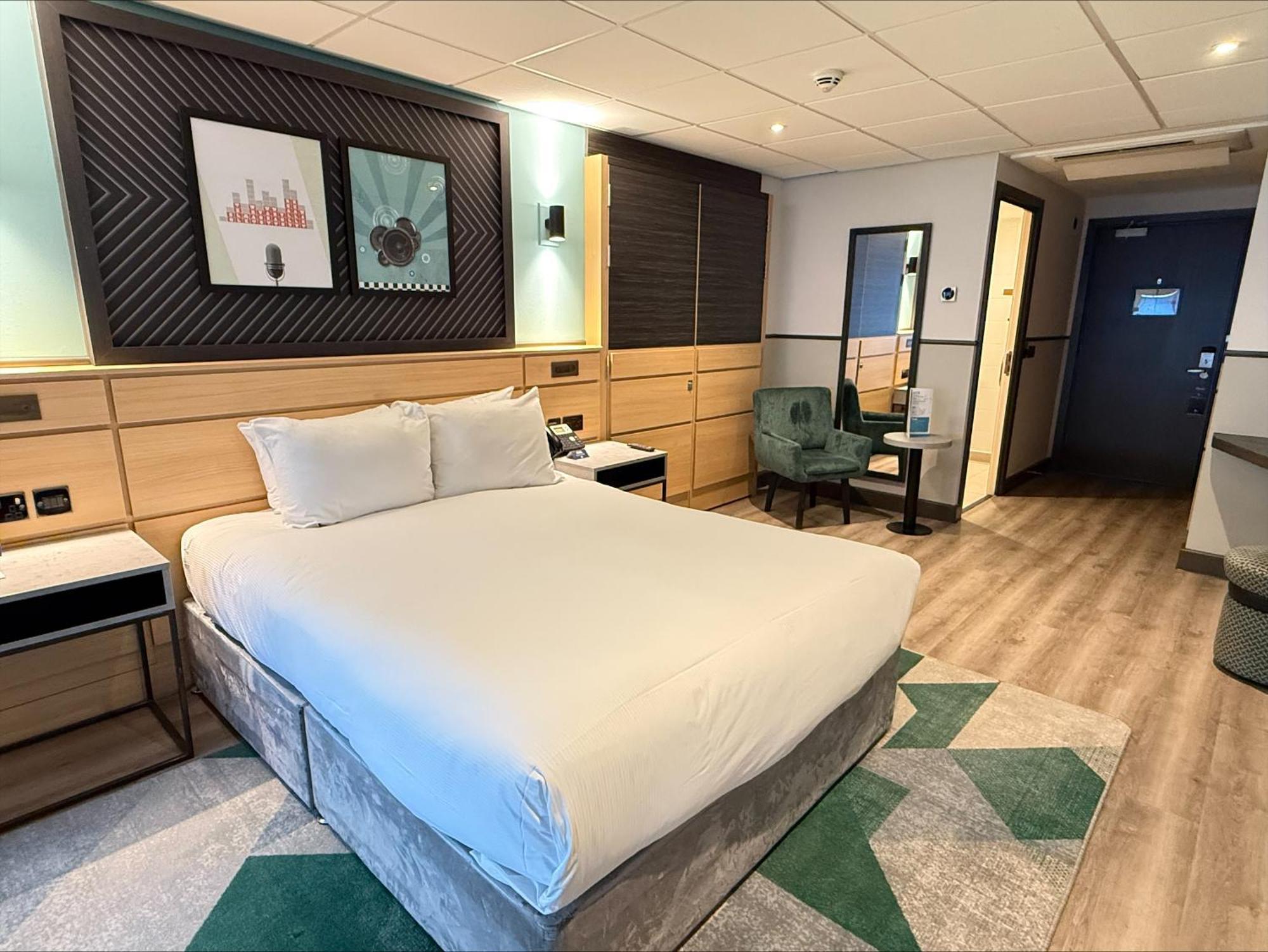 Queen Guest Room Pitch View