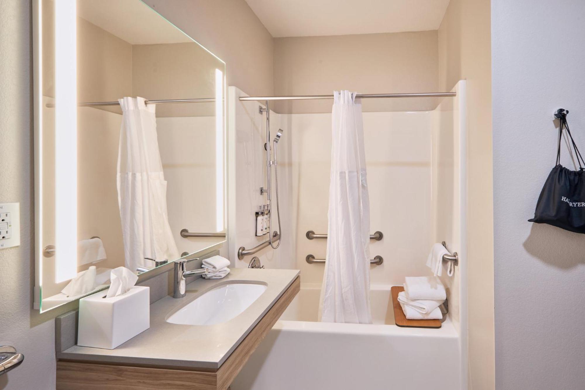 One-Bedroom Queen Suite Disability Access Hearing Accessible