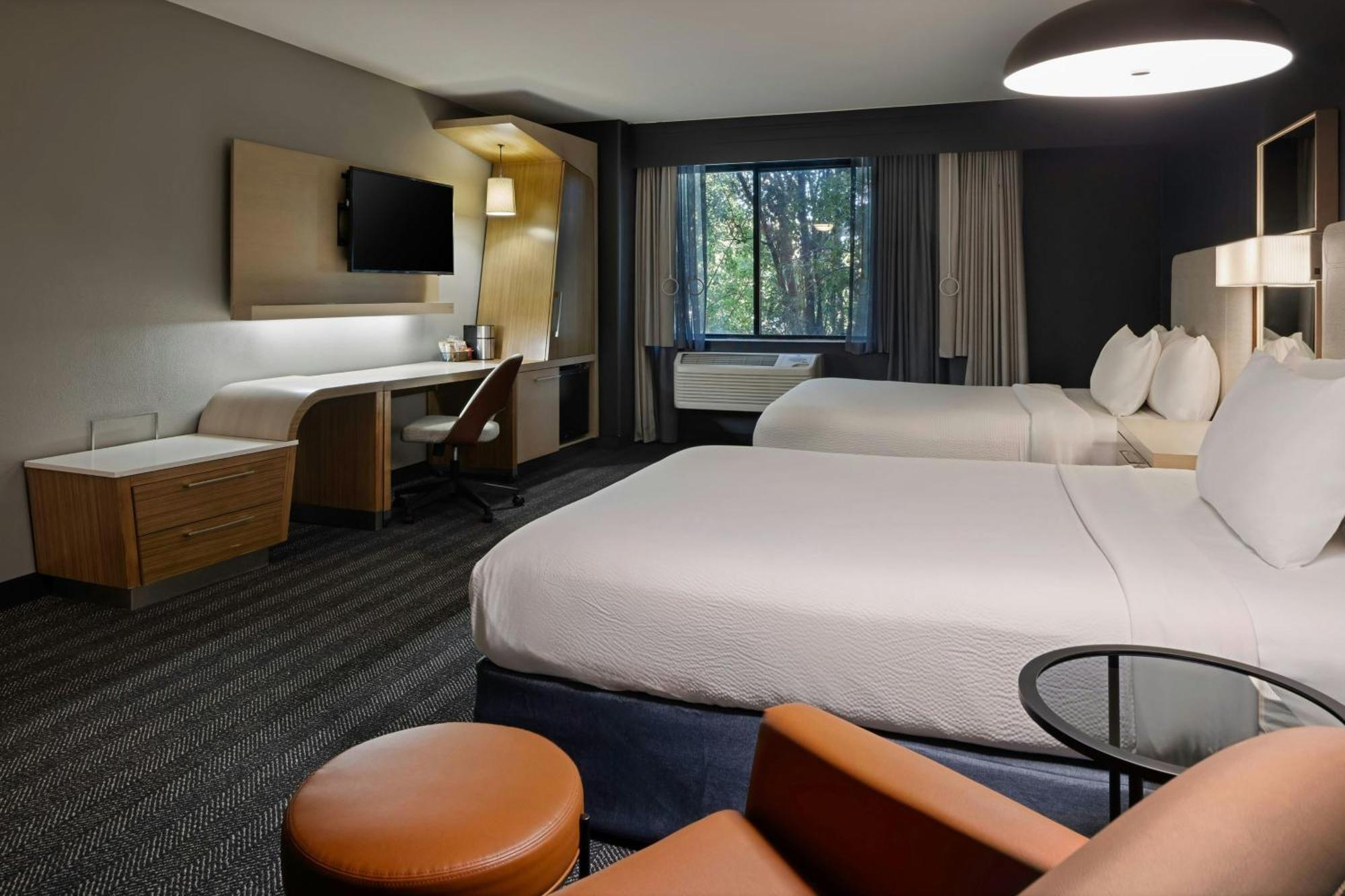 King Room with Adapted Tub - Mobility and Hearing Accessible