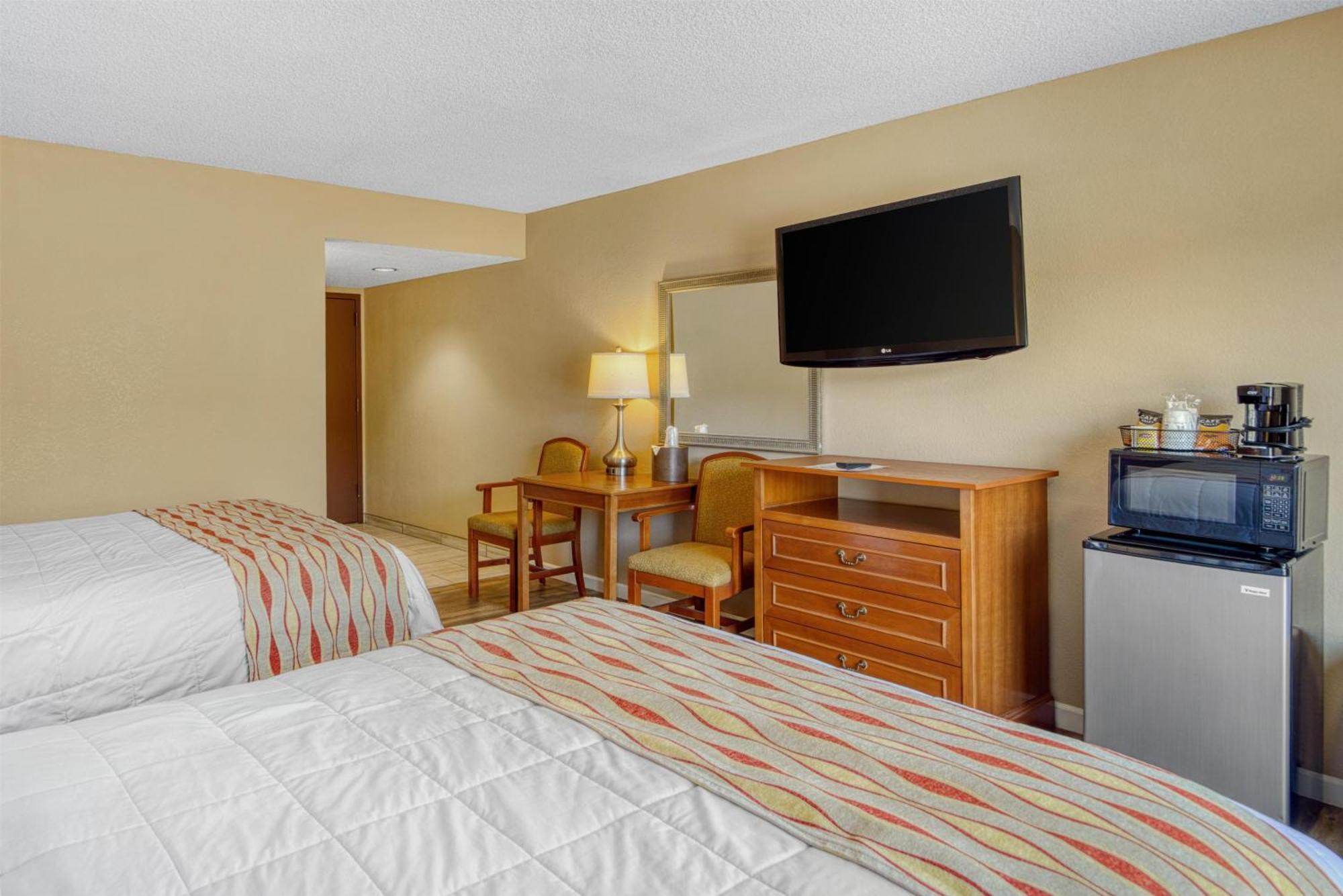 Queen Room Two Queen Beds Non-Smoking or Pet-Friendly