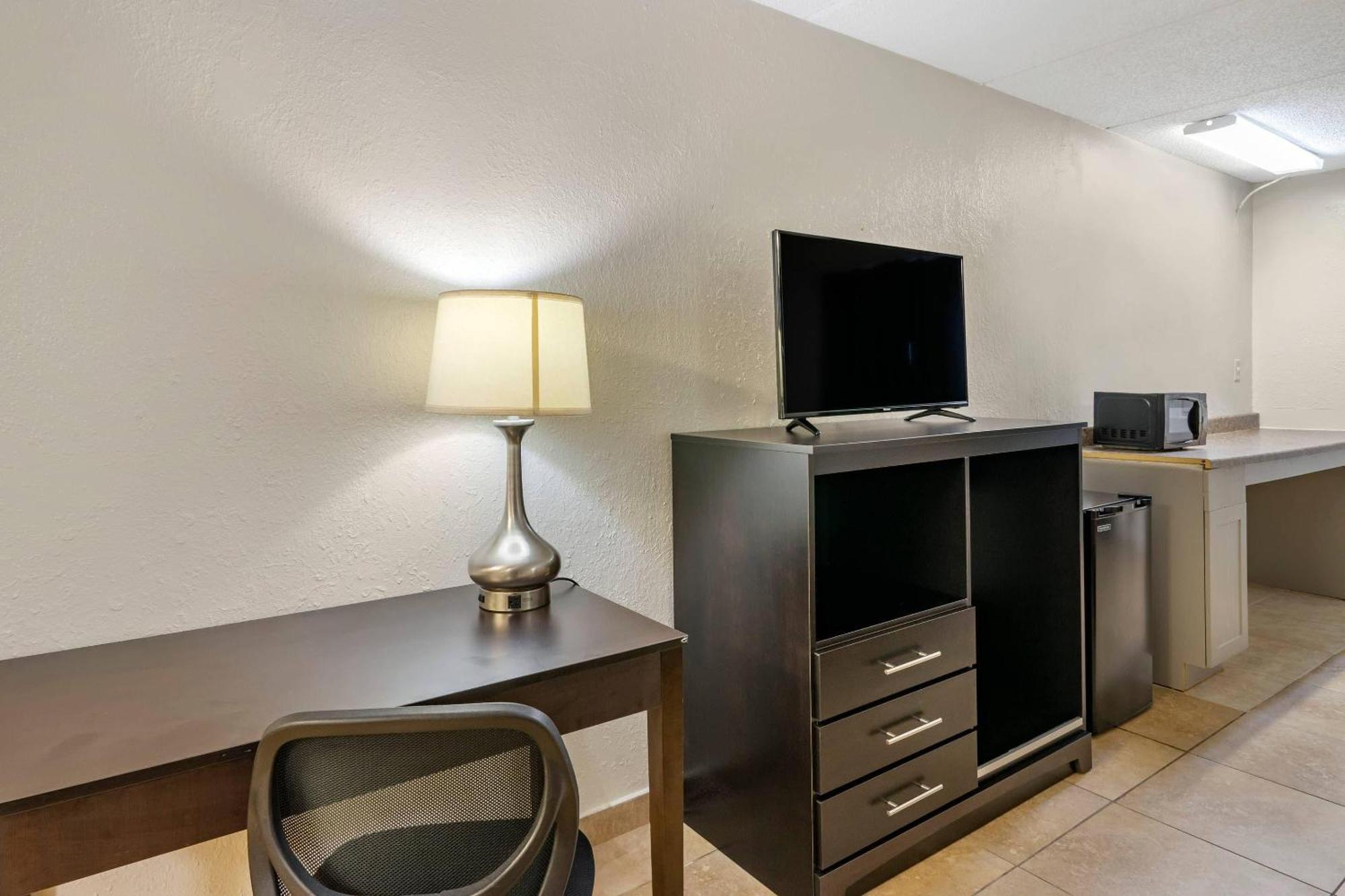Standard Double Room with Two Double Beds - Smoking