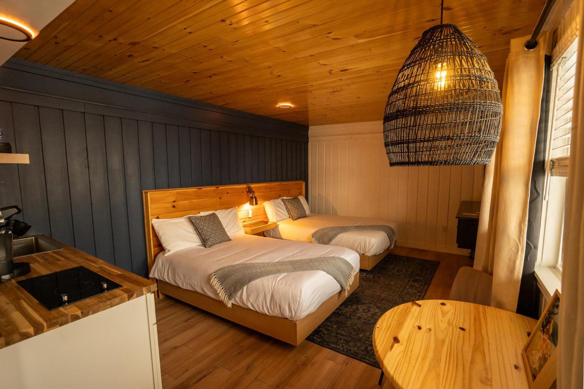 Studio Suite with Two Double Beds, Balcony