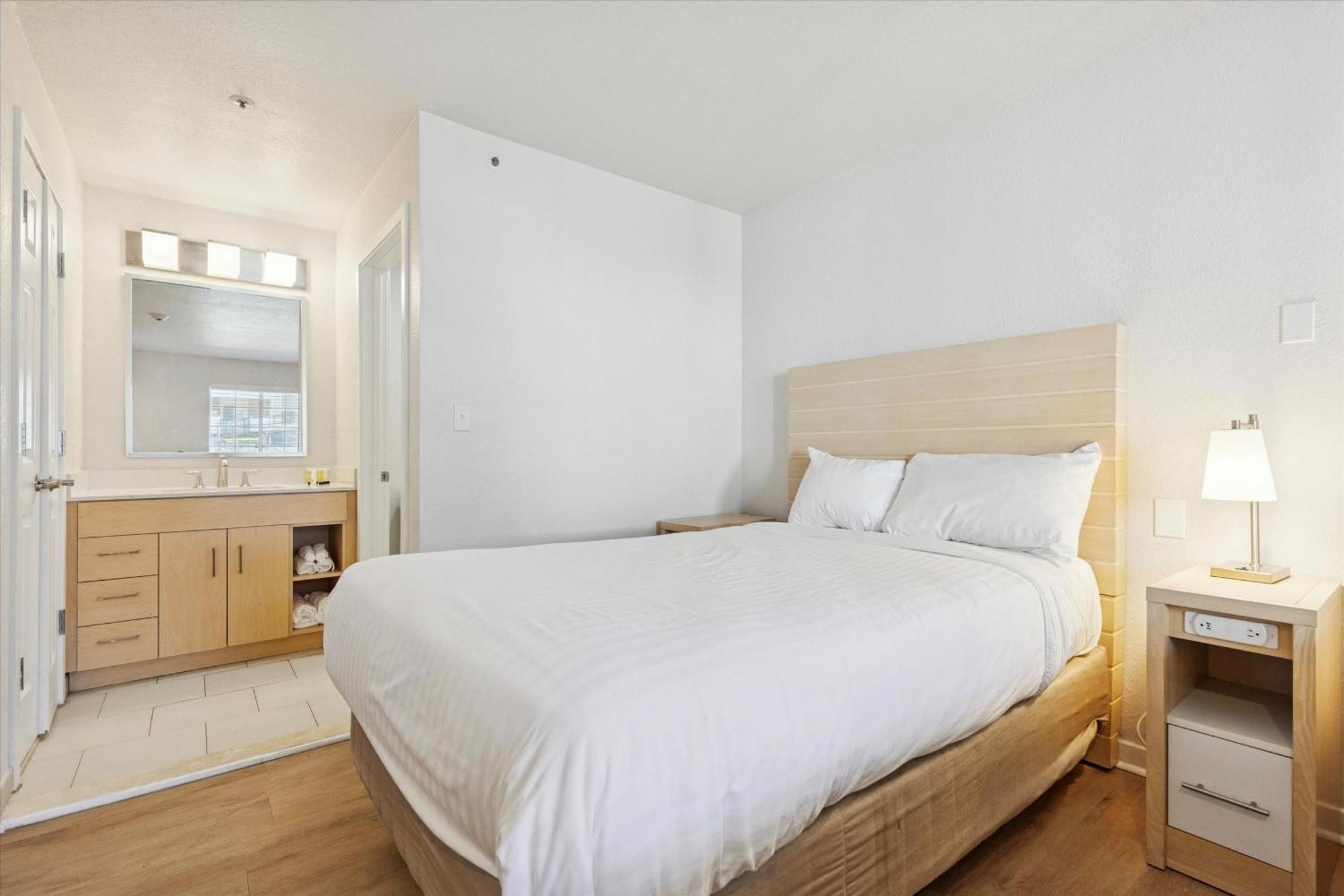 Two Bedroom Suite One King One Queen