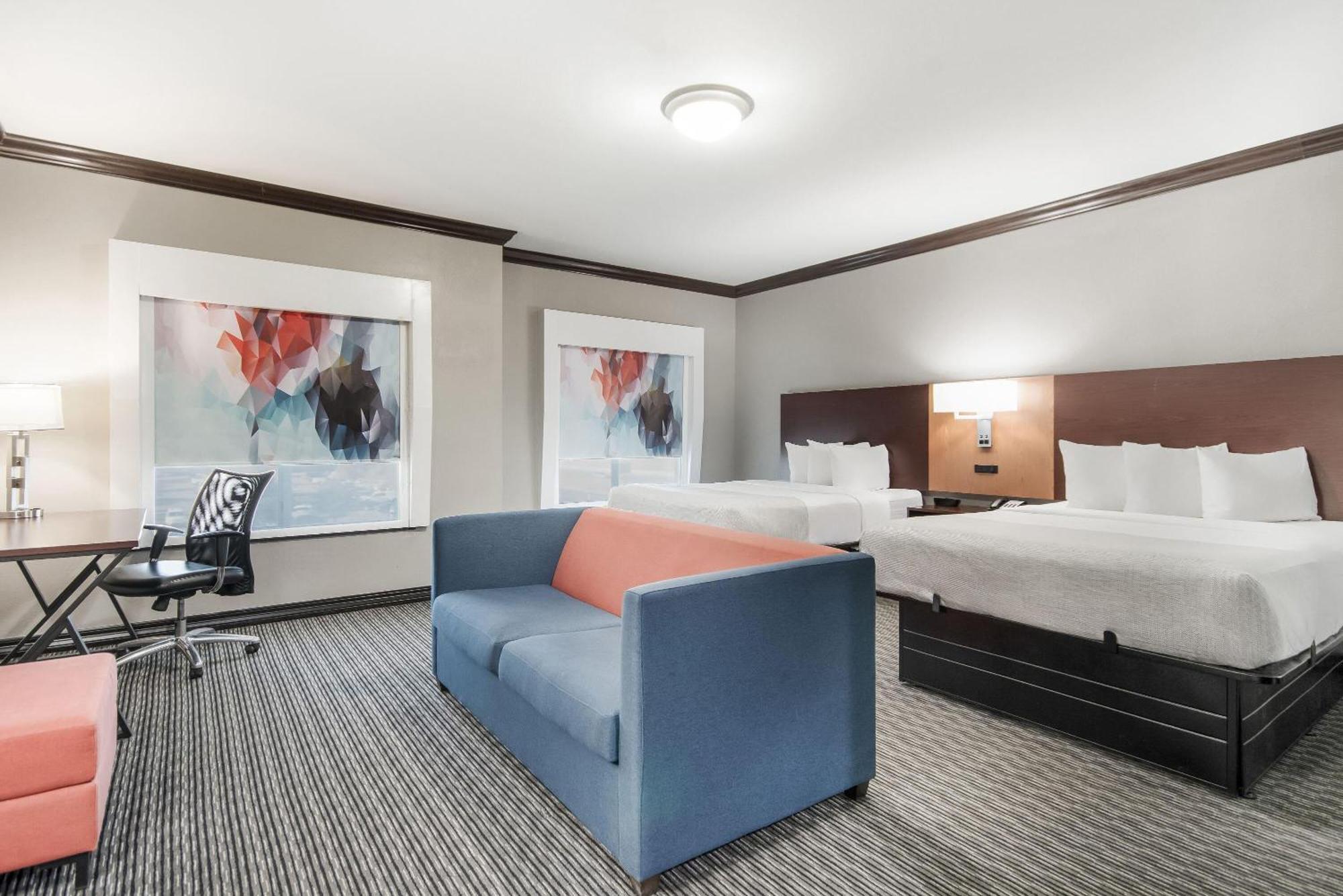 Queen Room Two Queen Beds Sofa Bed Non-Smoking