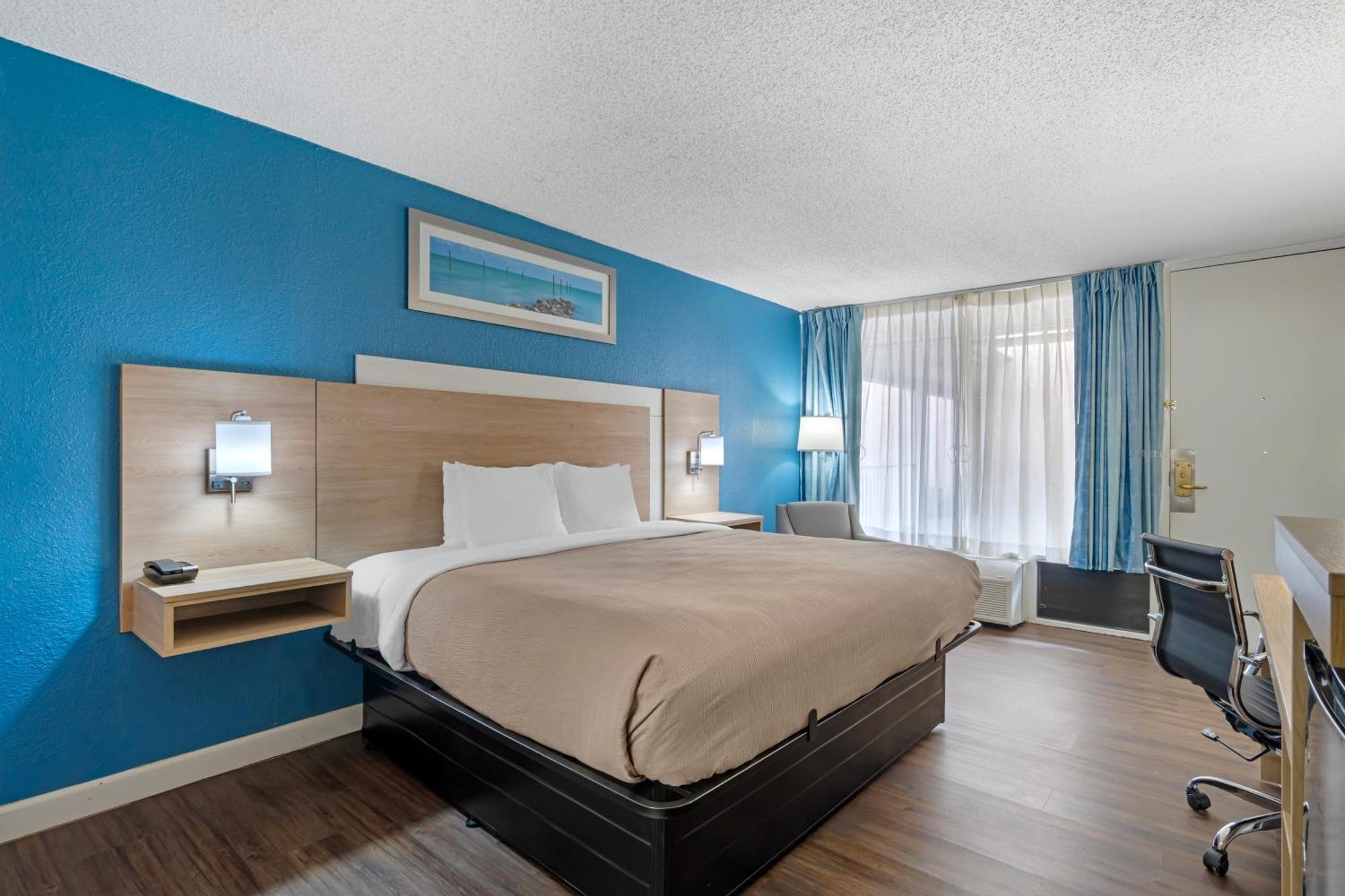 King Room - Accessible/Non-Smoking
