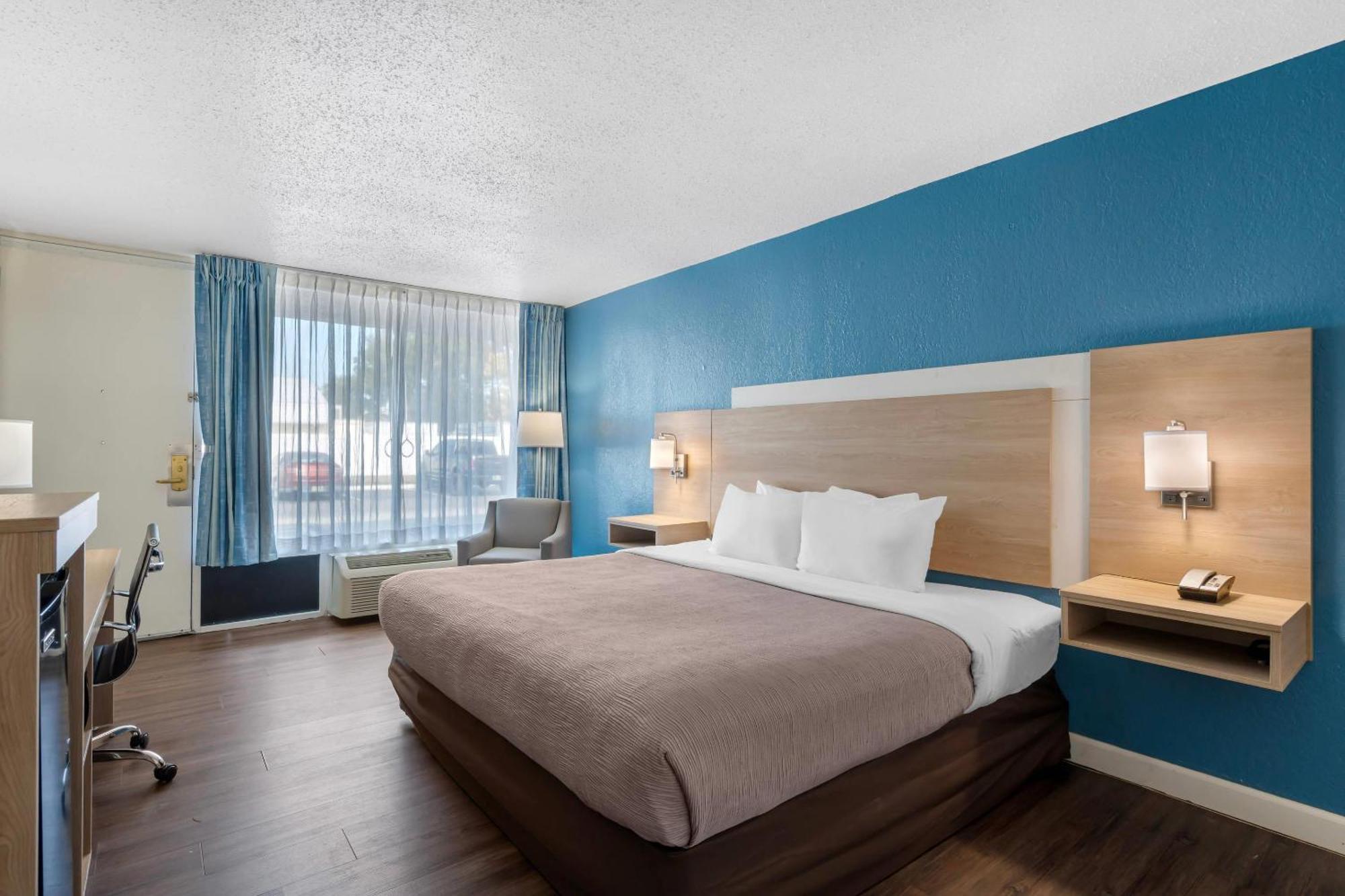 King Room Pool View Non-Smoking