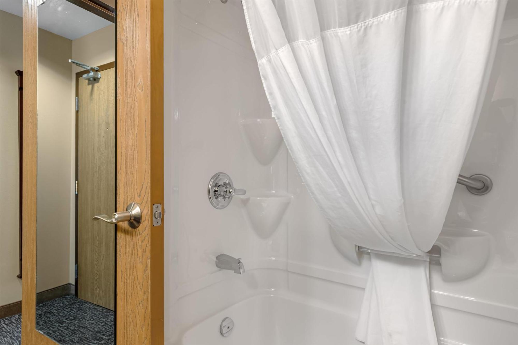 Queen Room Two Queen Beds Kitchenette