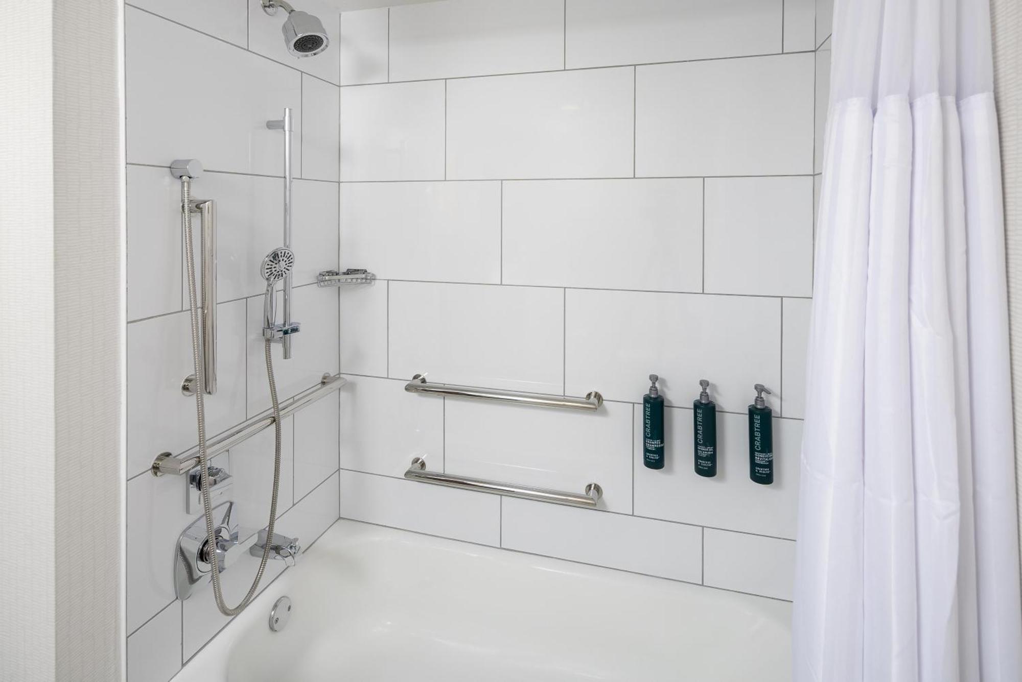 King Room Bath Tub Disability Access or Non-Smoking