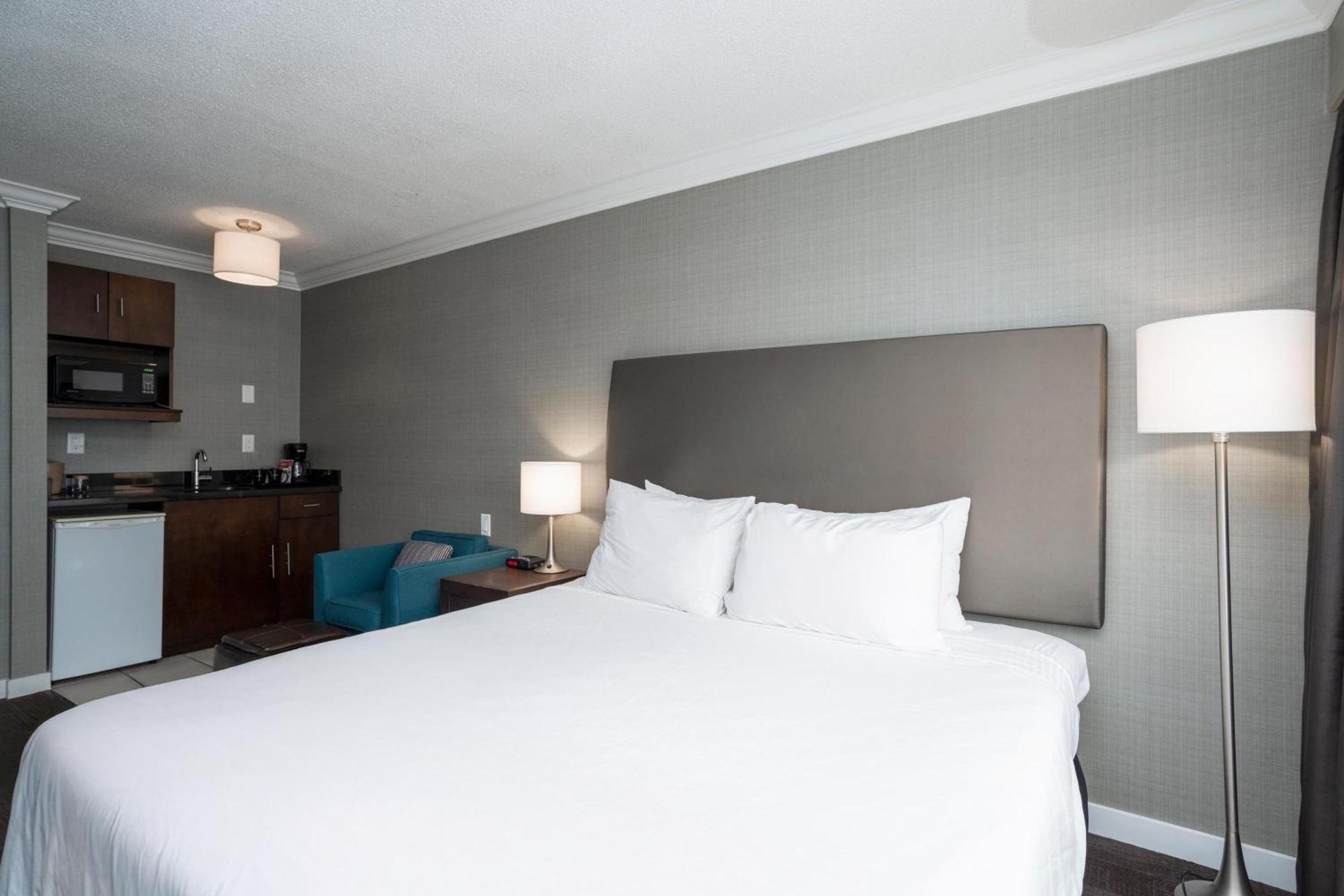 Standard Room 1 King Bed Selkirk Building