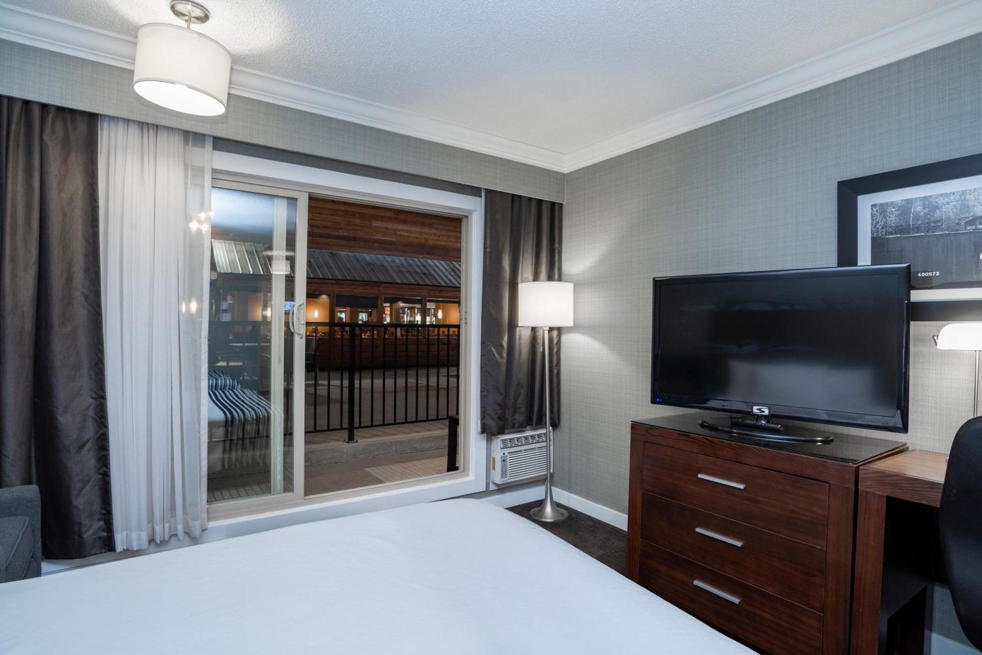 Standard Room 2 Queen Beds Selkirk Building