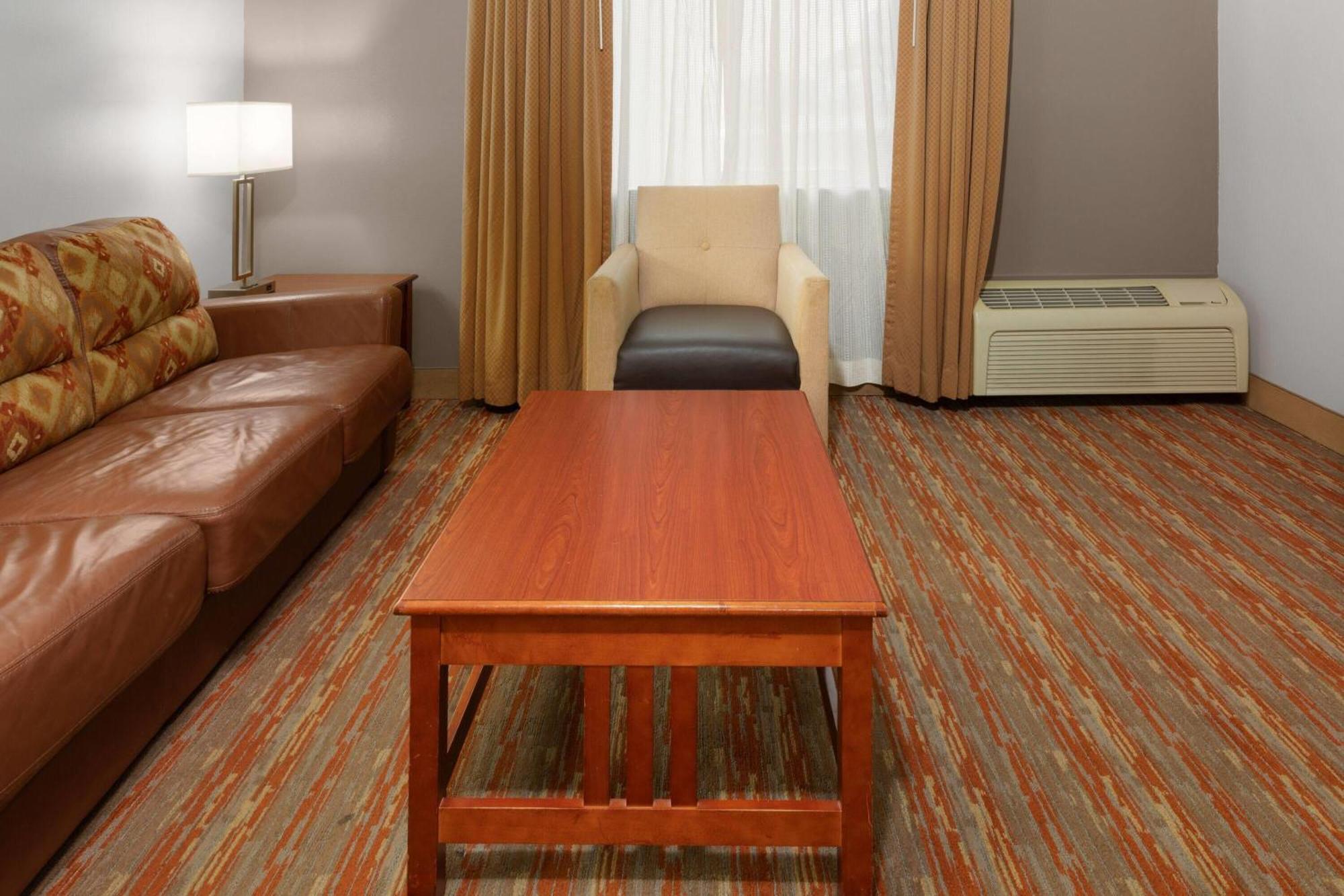 King Suite/Second Floor, Non-Smoking