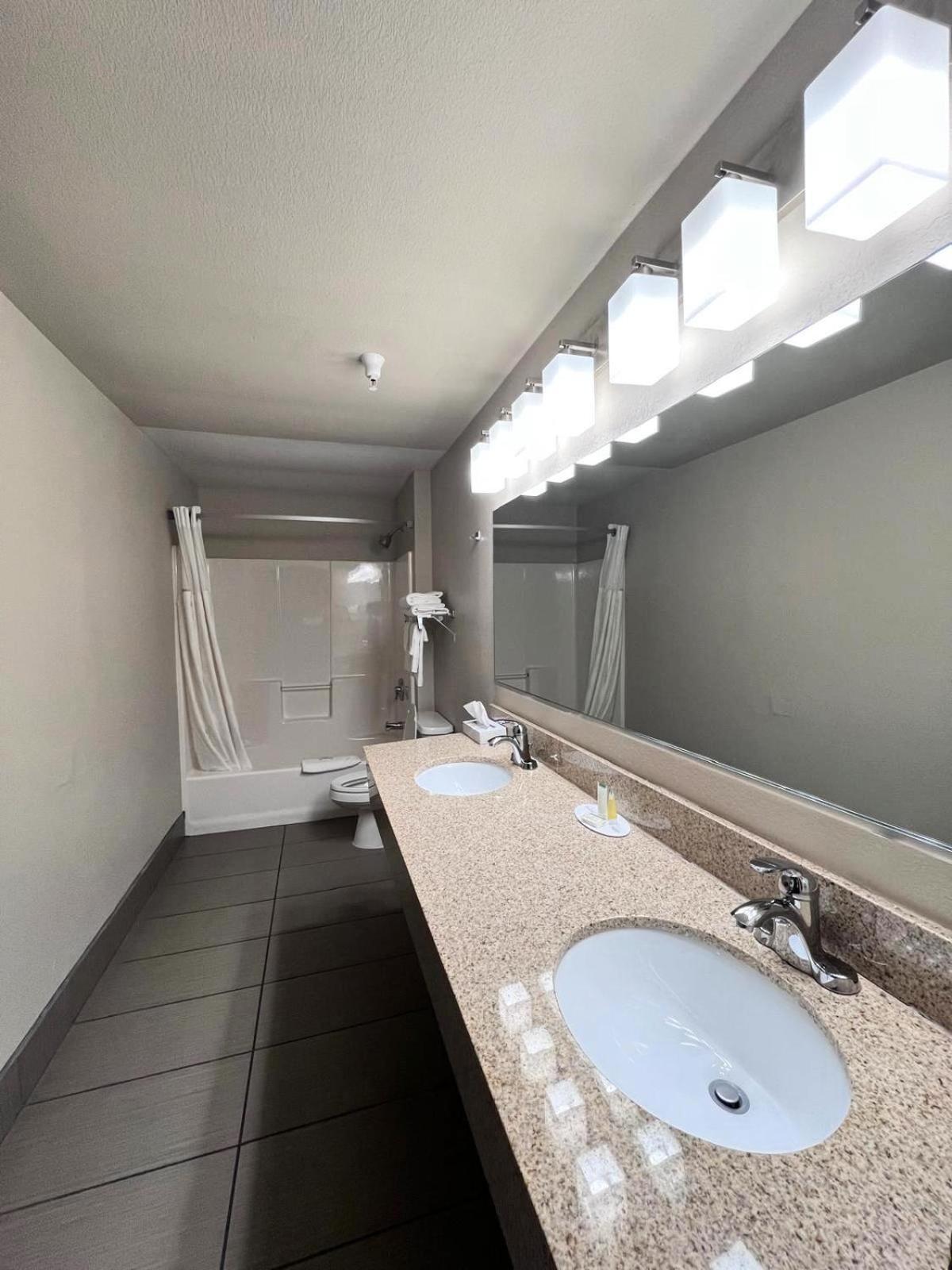 2 Queen Beds Studio Suite Non-Smoking