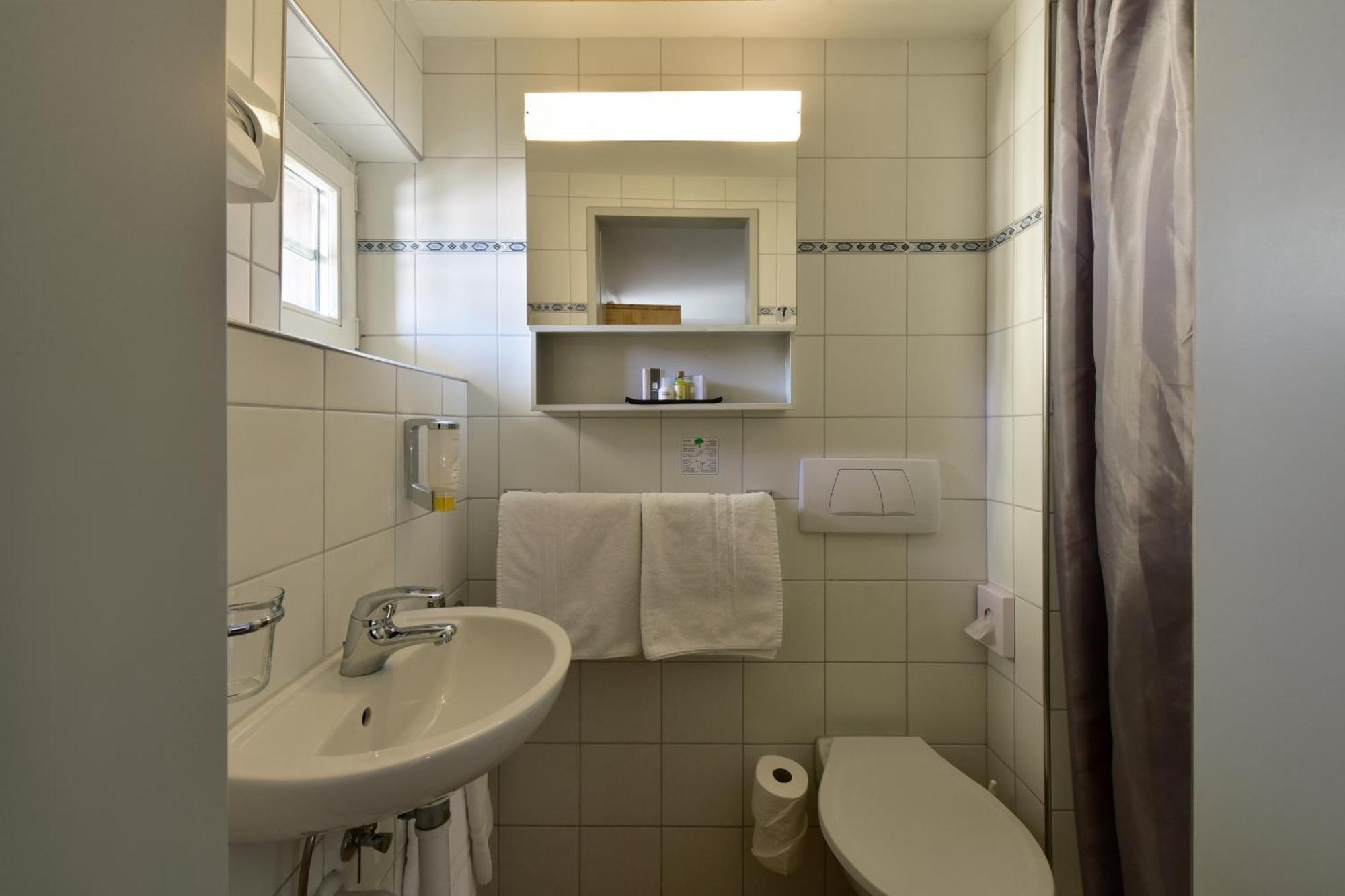 Standard Double Room Queensize Bed