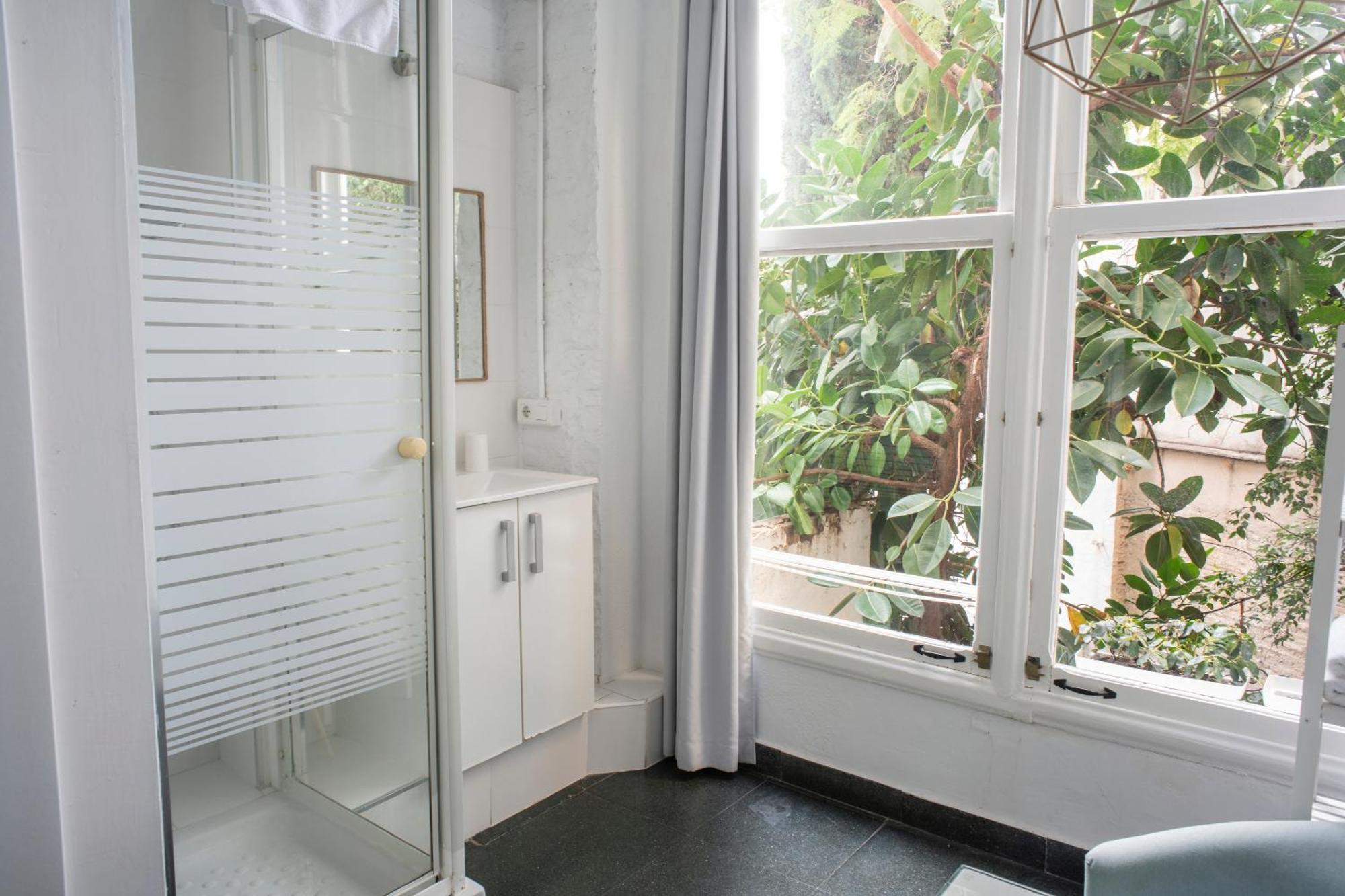 Double Room Private Bathroom