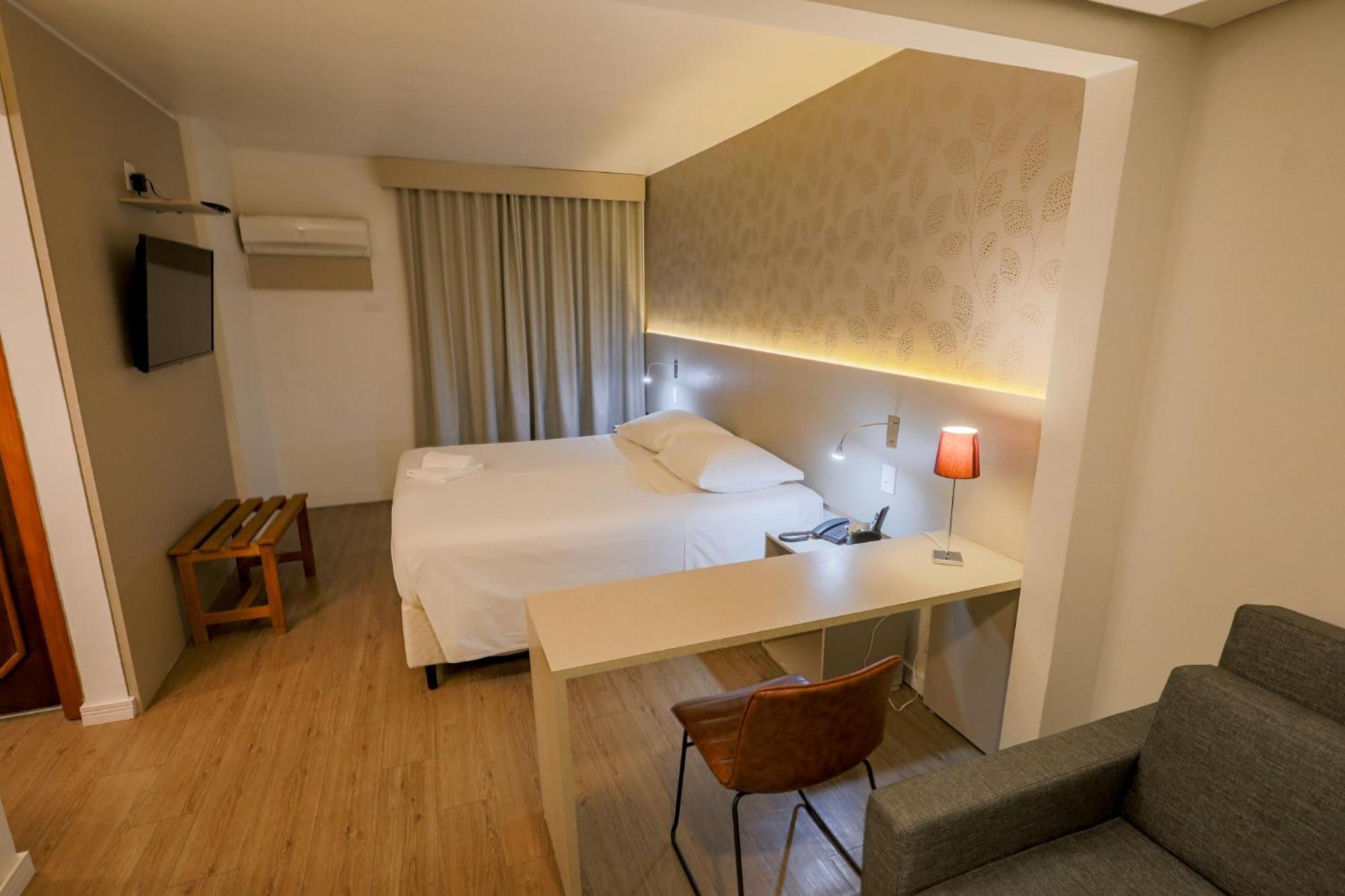 Deluxe King Suite,1742790694:JPEG