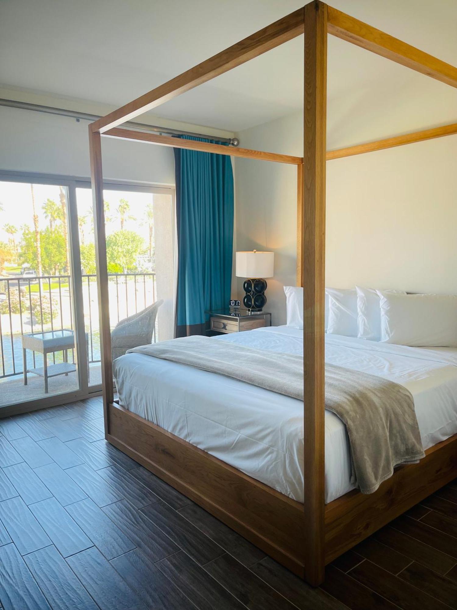 Deluxe Lake View Room
