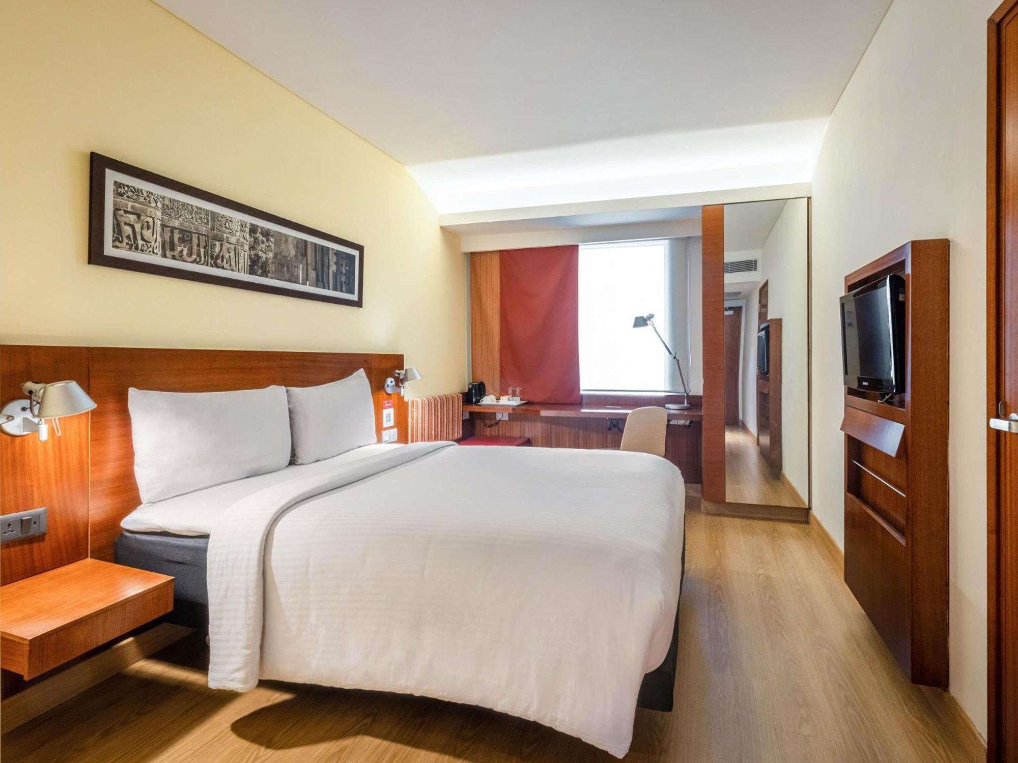 Standard Queen Room