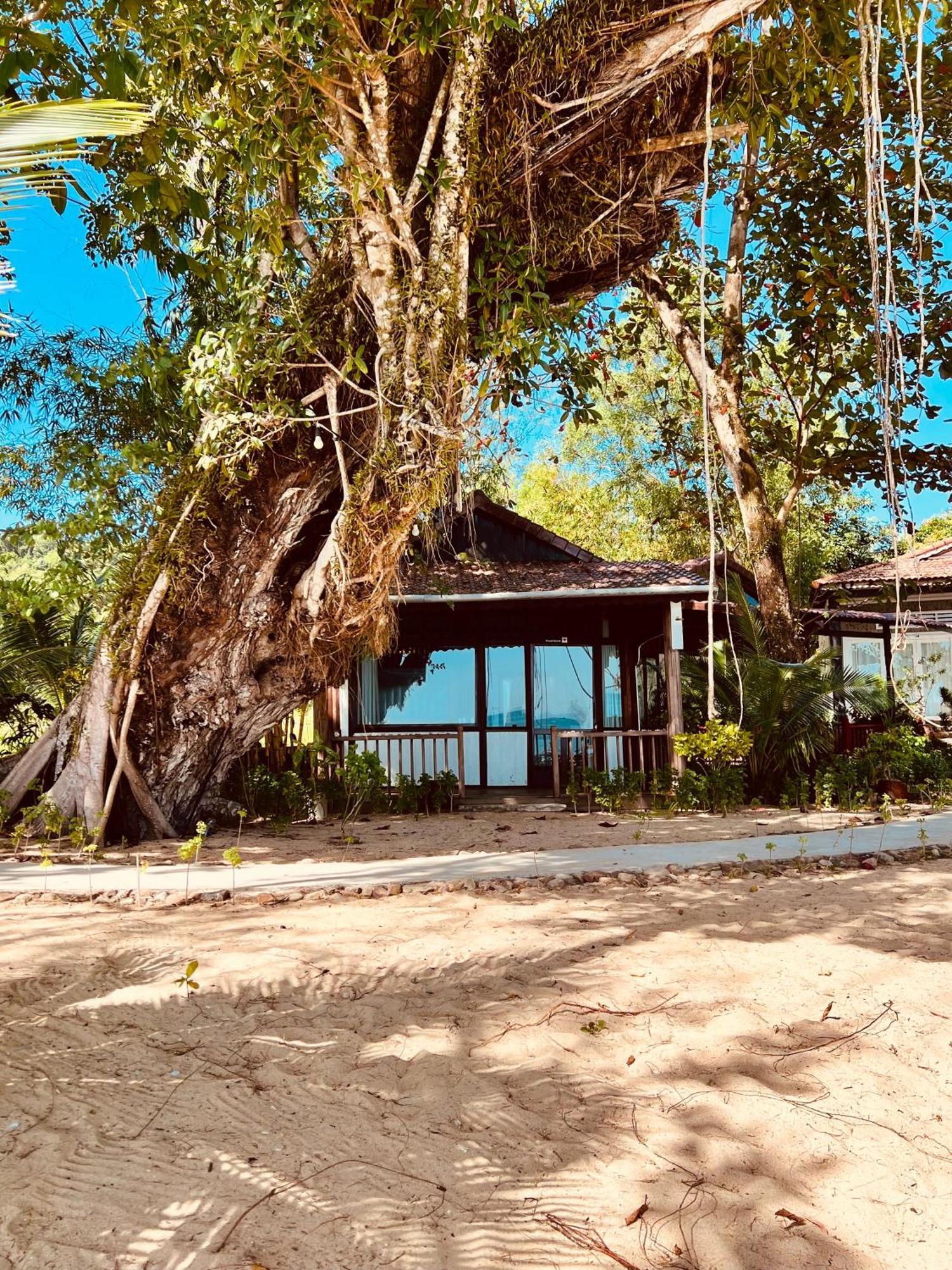 Bungalow Beach Front