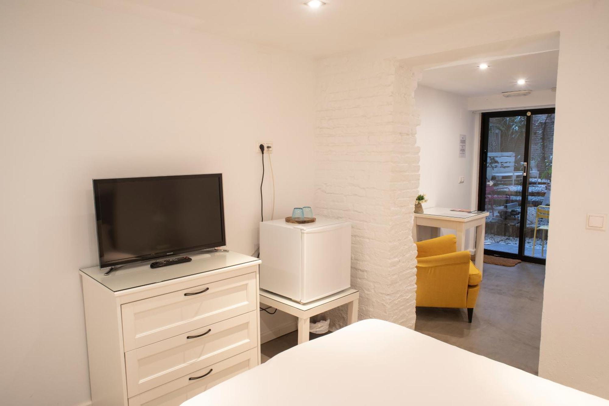 Double Room Private Bathroom