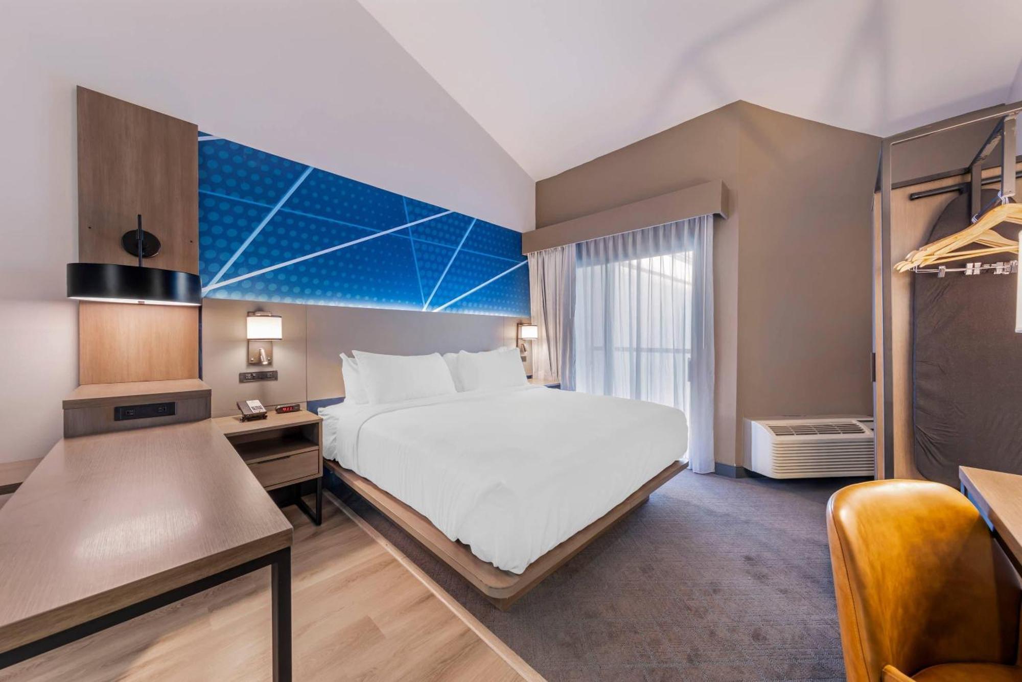 Standard Room 1 King Bed Non Smoking Balcony