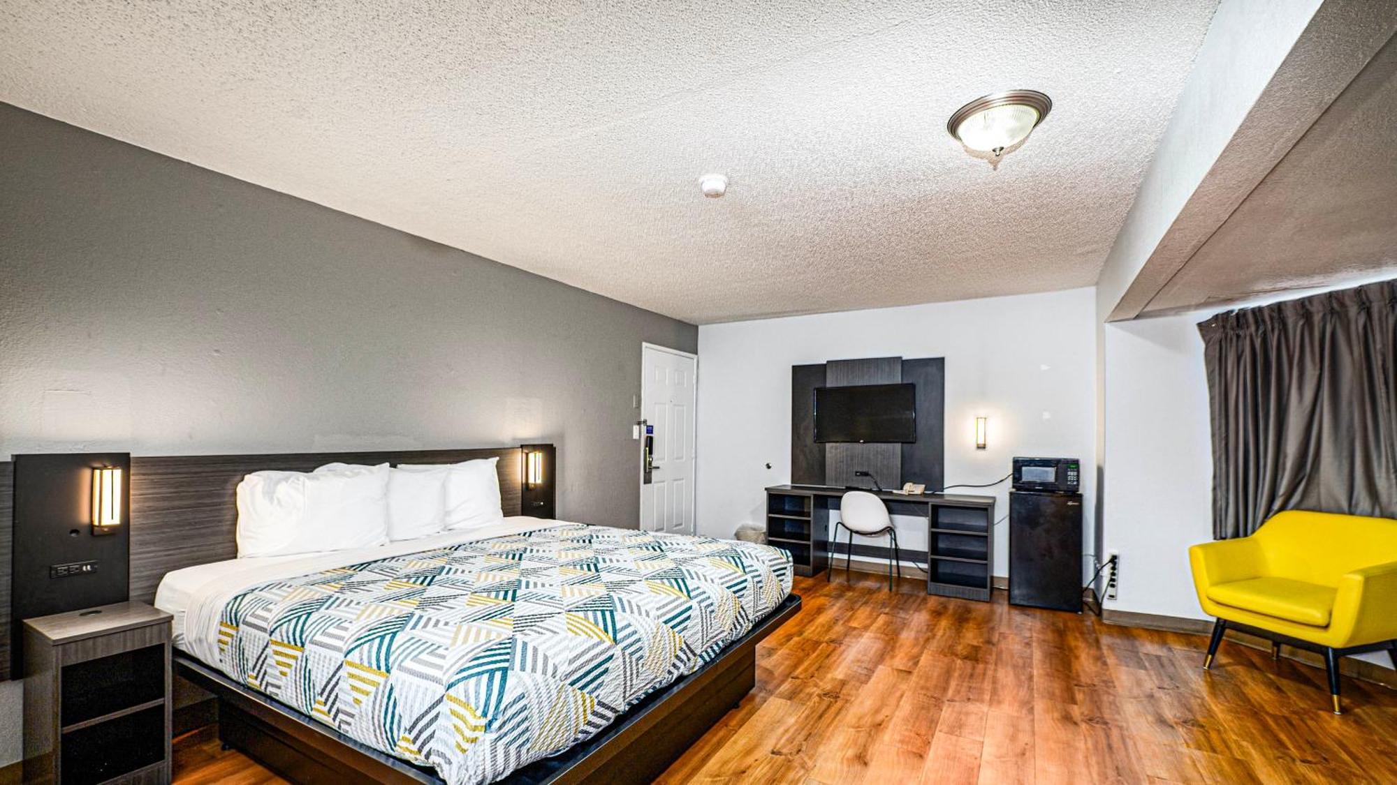 Deluxe Double Room Smoking