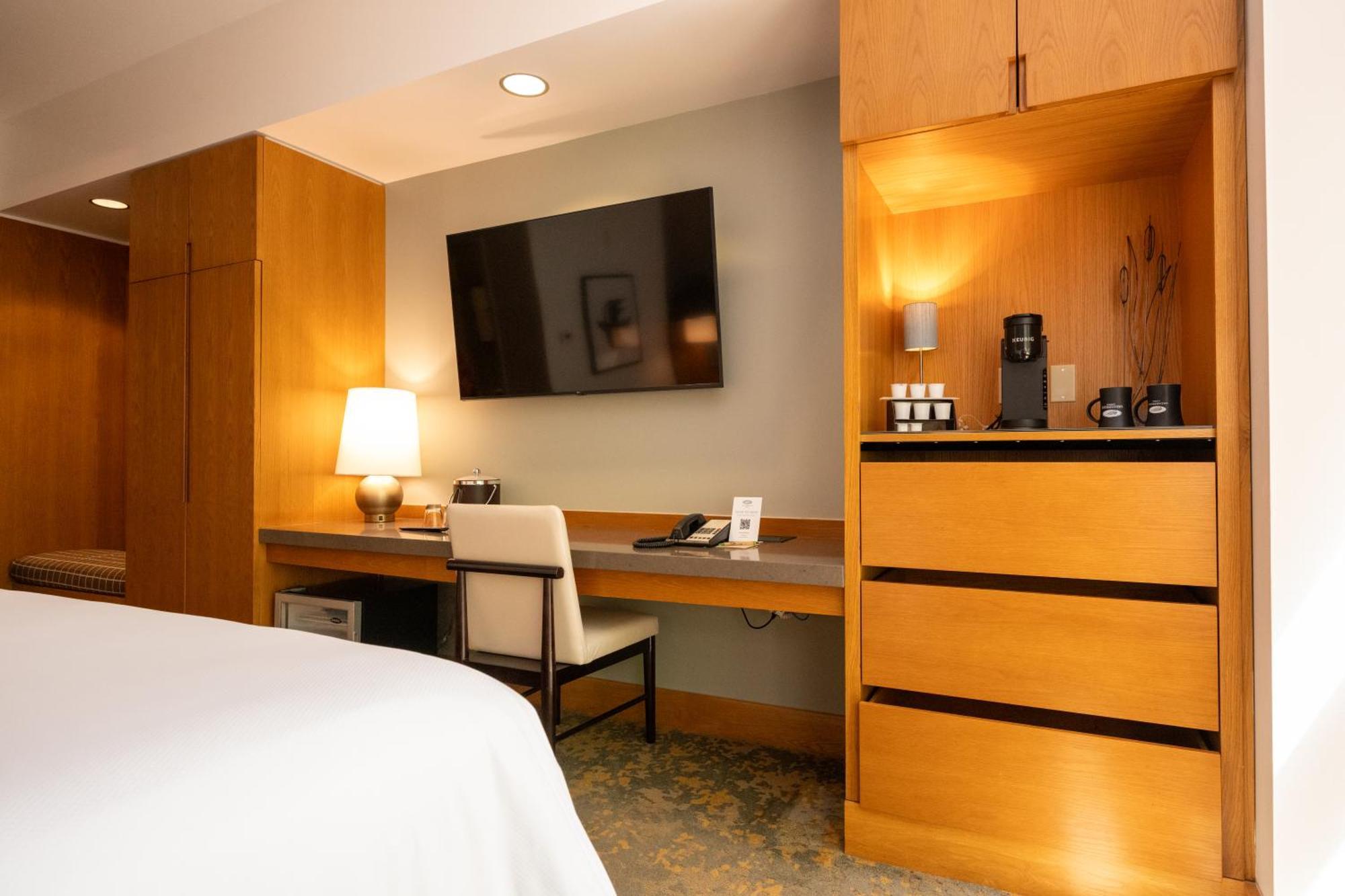 Deluxe Queen Room Two Queen Beds