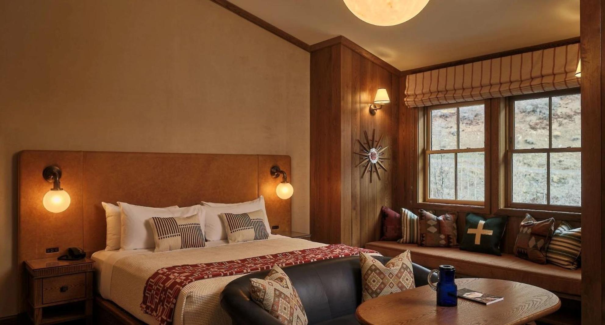 ADA King – Inn Room